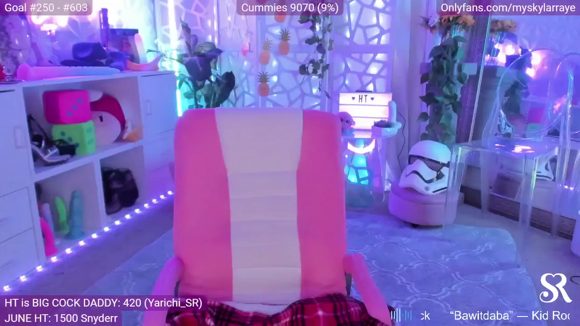 Gallery image thumbnail from MySkylarRaye's myfreecams stream on, 06/25/2024, 04:15 image 12 of 20
