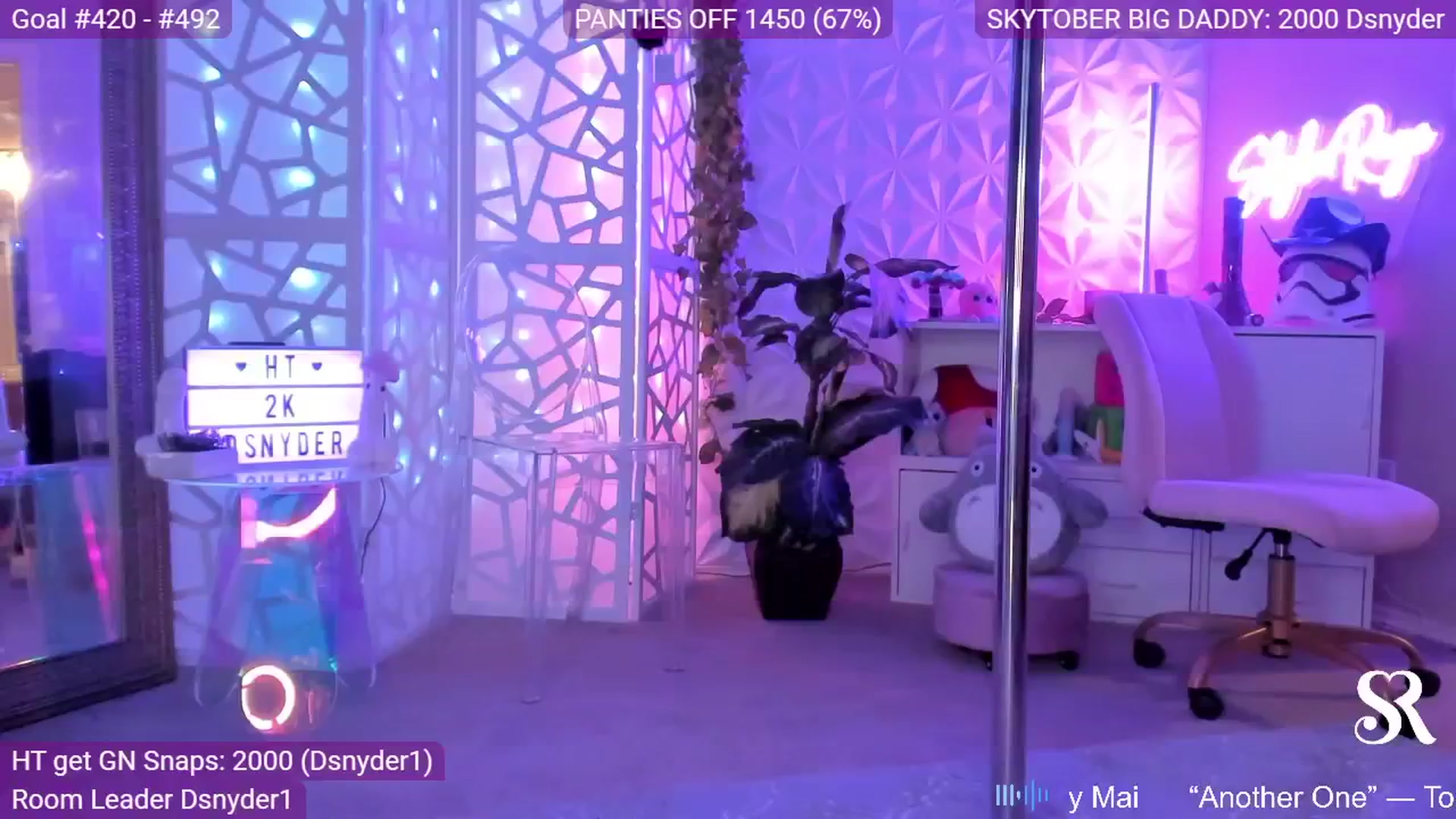 Gallery image thumbnail from MySkylarRaye's myfreecams stream on, 10/17/2024, 05:54 image 10 of 20