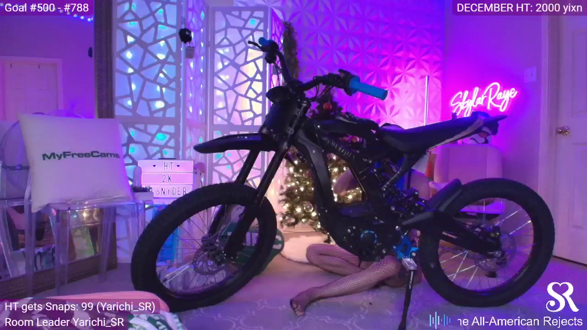 Gallery image thumbnail from MySkylarRaye's myfreecams stream on, 12/22/2024, 02:46 image 7 of 20