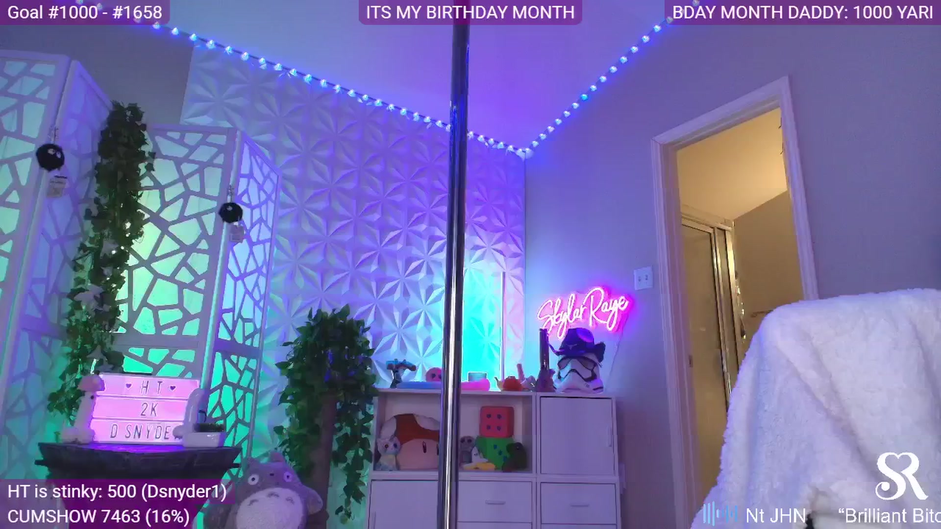 Gallery image thumbnail from MySkylarRaye's myfreecams stream on, 02/17/2025, 04:25 image 17 of 20
