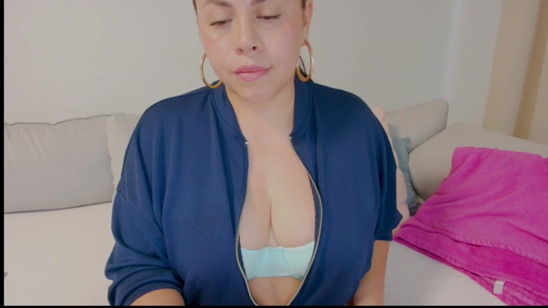 Gallery image thumbnail from MySoFtyGuNS's myfreecams stream on, 08/31/2025, 14:28 image 6 of 20