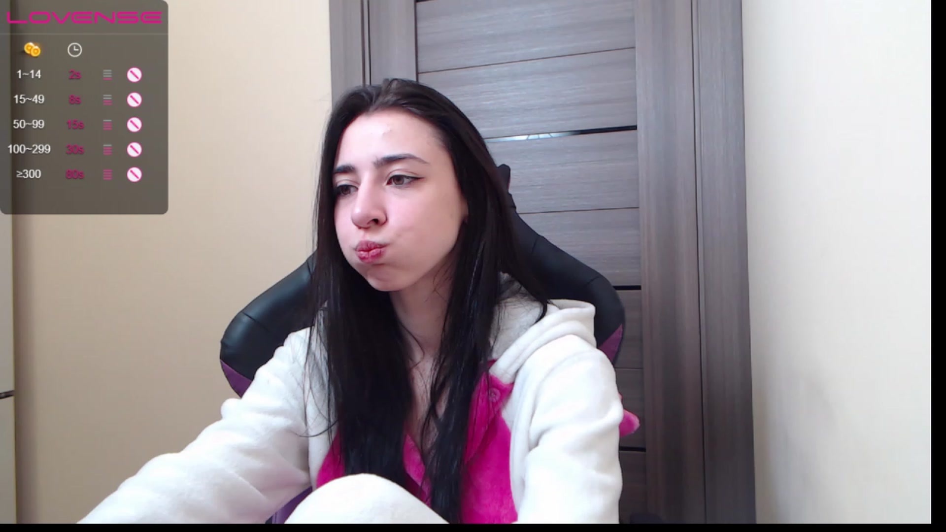 Gallery image thumbnail from My_Blackberry's myfreecams stream on, 12/18/2022, 16:01 image 9 of 20