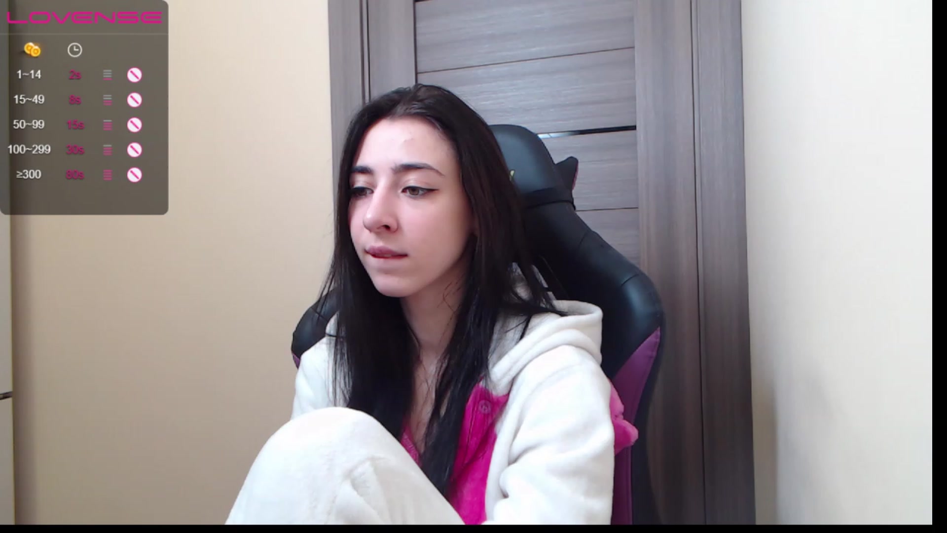 Gallery image thumbnail from My_Blackberry's myfreecams stream on, 12/18/2022, 16:01 image 8 of 20