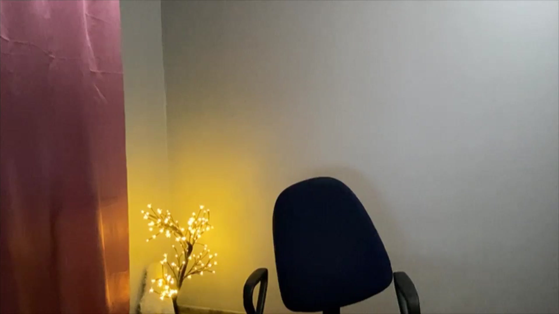 Gallery image thumbnail from My_Diana's myfreecams stream on, 08/18/2024, 19:13 image 10 of 20