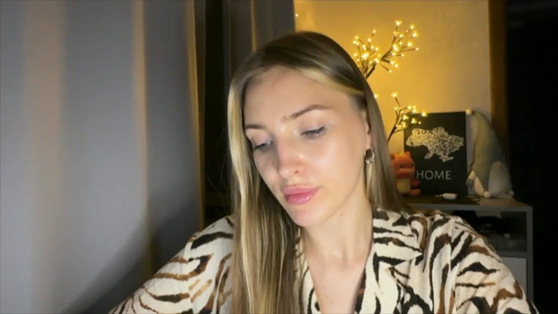 Gallery image thumbnail from My_Diana's myfreecams stream on, 08/28/2024, 22:34 image 17 of 20