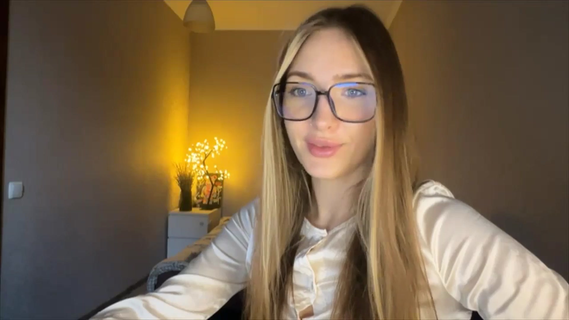 Gallery image thumbnail from My_Diana's myfreecams stream on, 08/29/2024, 16:45 image 16 of 20