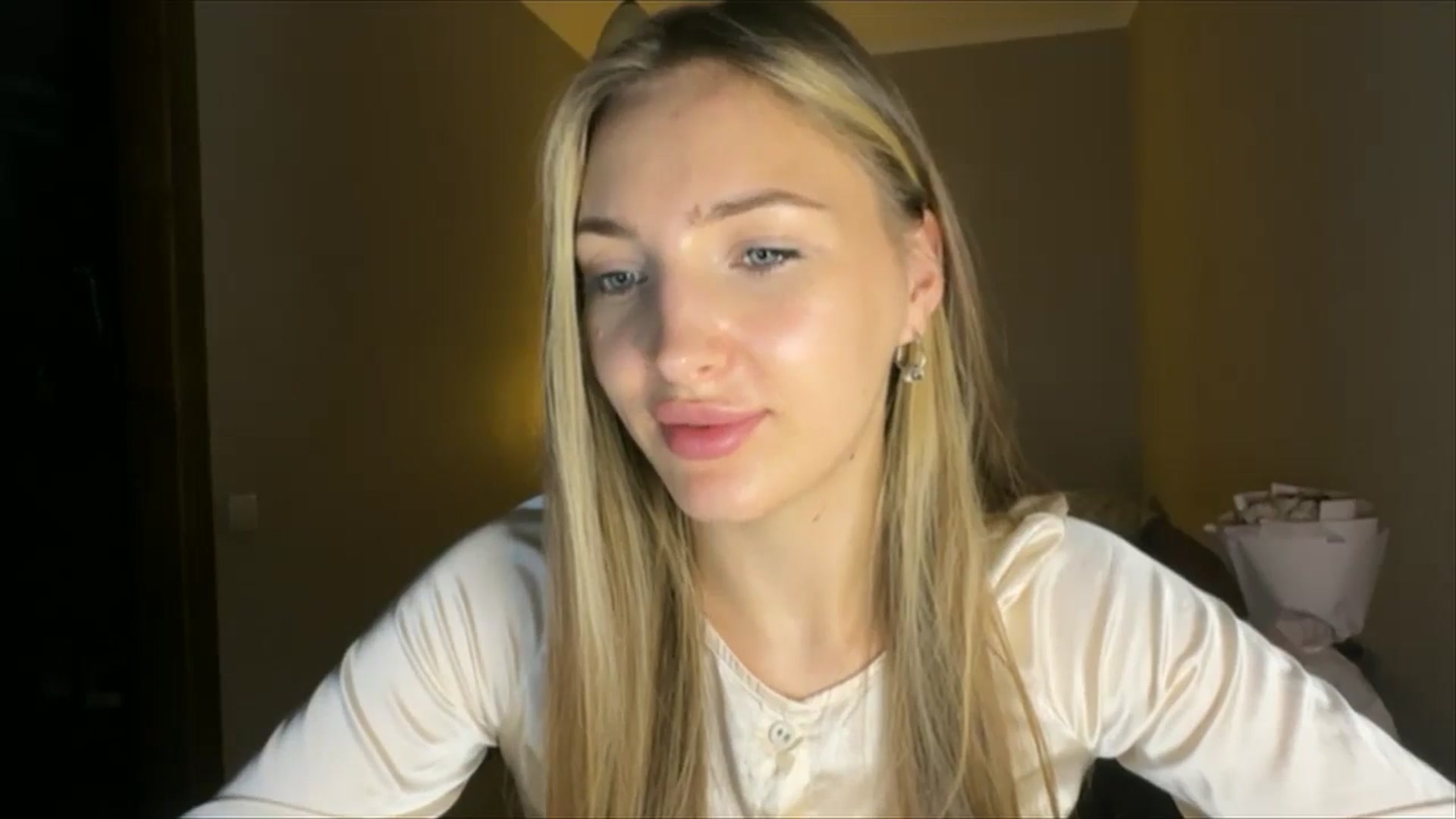 Gallery image thumbnail from My_Diana's myfreecams stream on, 08/29/2024, 21:20 image 17 of 20