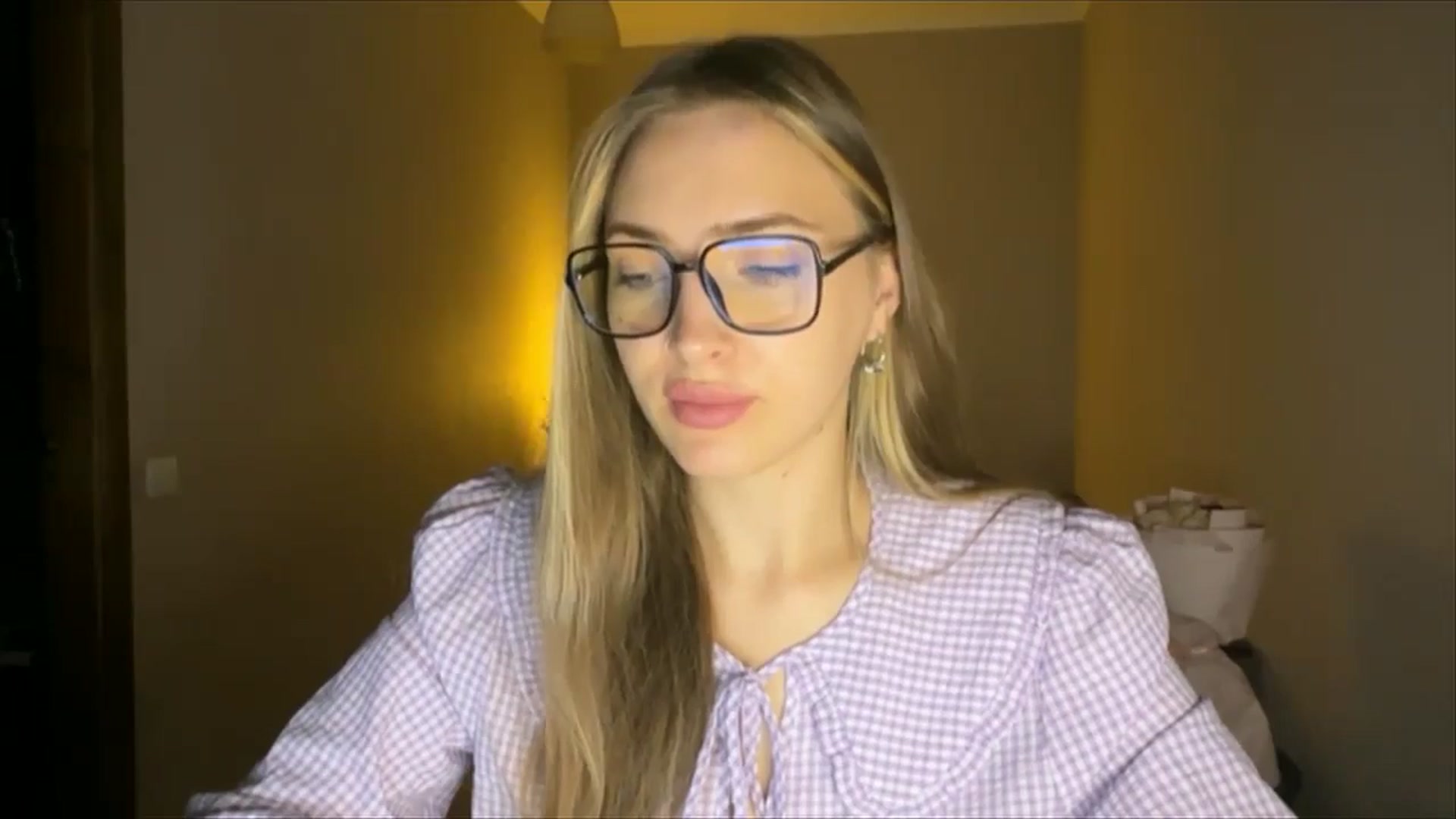Gallery image thumbnail from My_Diana's myfreecams stream on, 08/30/2024, 17:40 image 12 of 20