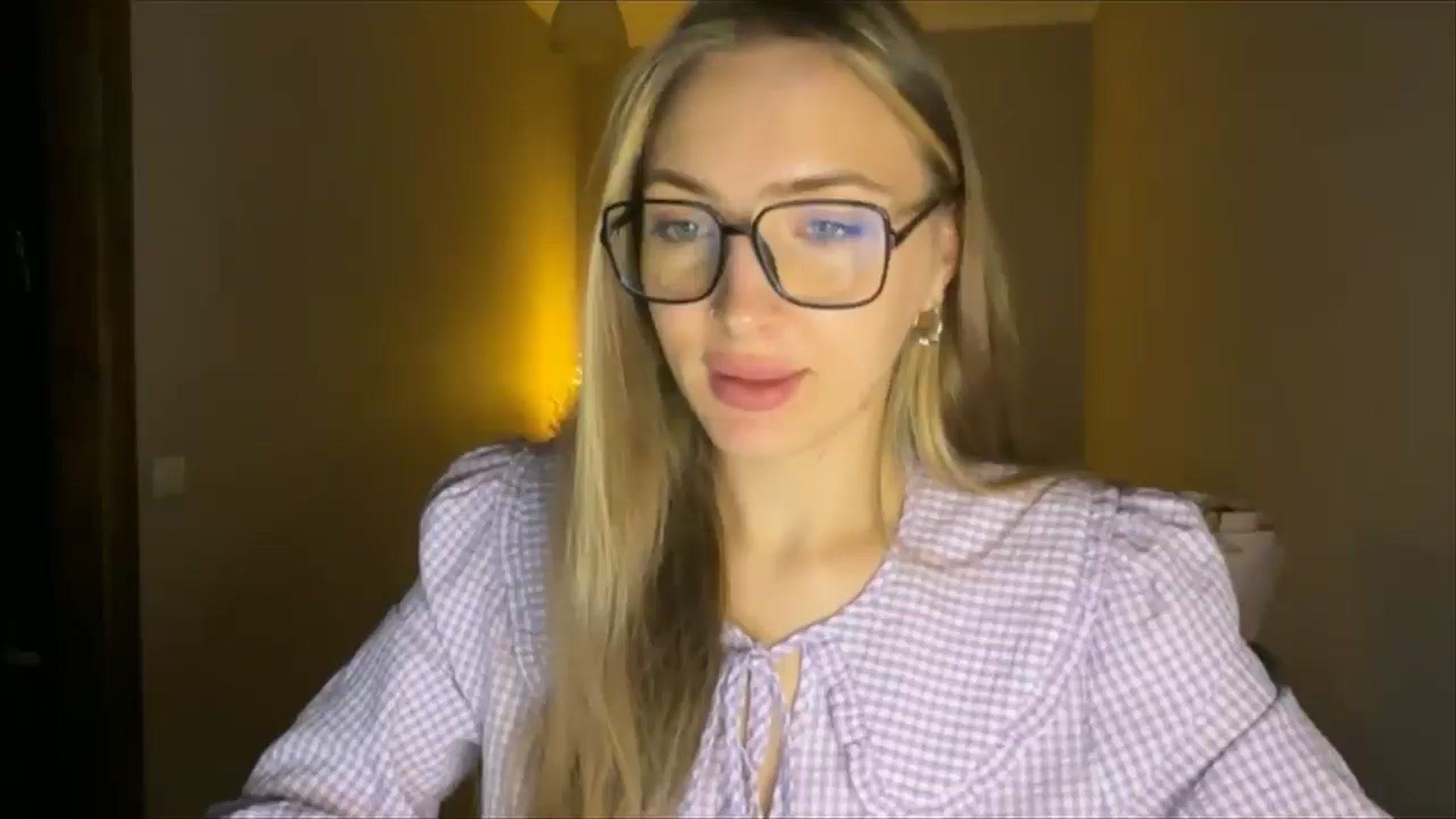 Gallery image thumbnail from My_Diana's myfreecams stream on, 08/30/2024, 17:40 image 13 of 20