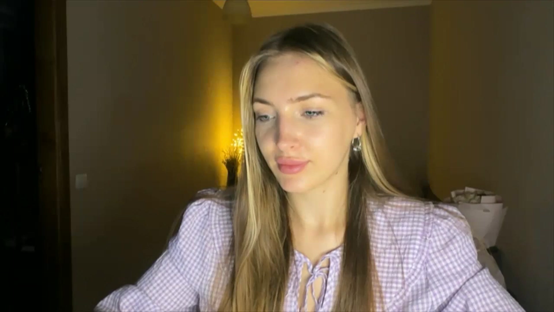 Gallery image thumbnail from My_Diana's myfreecams stream on, 08/30/2024, 21:48 image 16 of 20