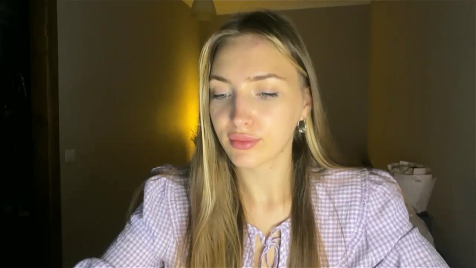Gallery image thumbnail from My_Diana's myfreecams stream on, 08/30/2024, 21:48 image 17 of 20