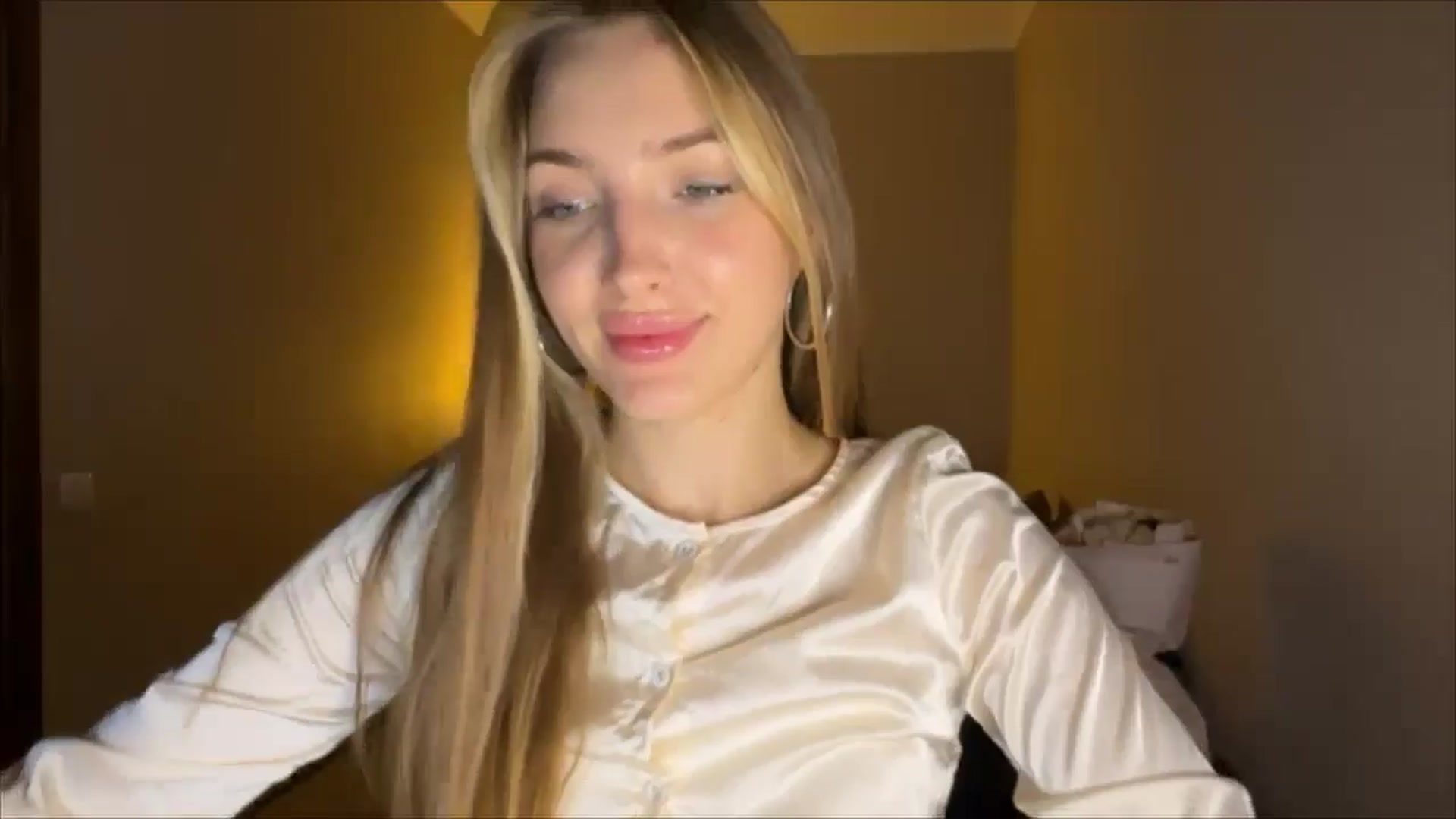 Gallery image thumbnail from My_Diana's myfreecams stream on, 08/31/2024, 22:33 image 16 of 20