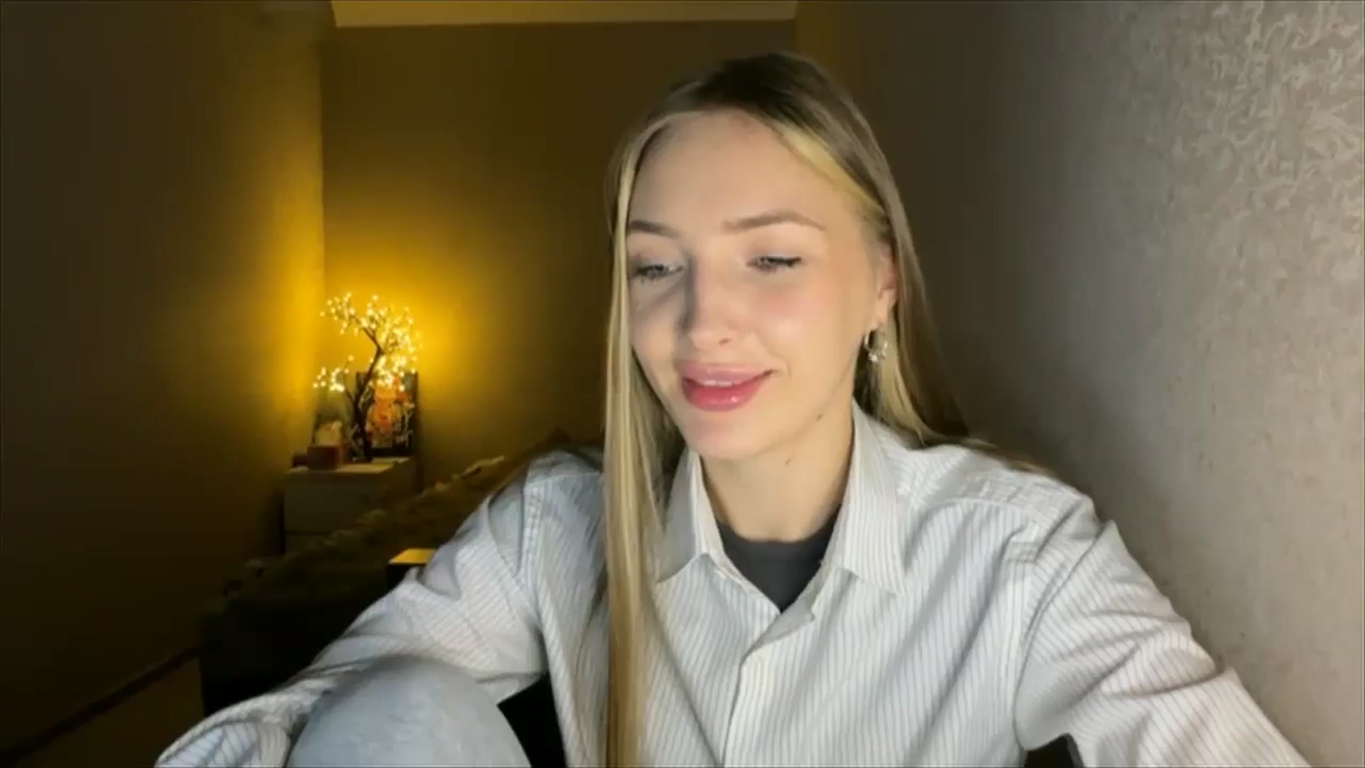 Gallery image thumbnail from My_Diana's myfreecams stream on, 09/04/2024, 20:52 image 17 of 20