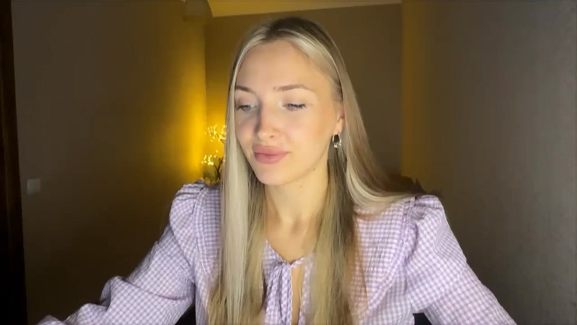 Gallery image thumbnail from My_Diana's myfreecams stream on, 09/15/2024, 19:02 image 8 of 20