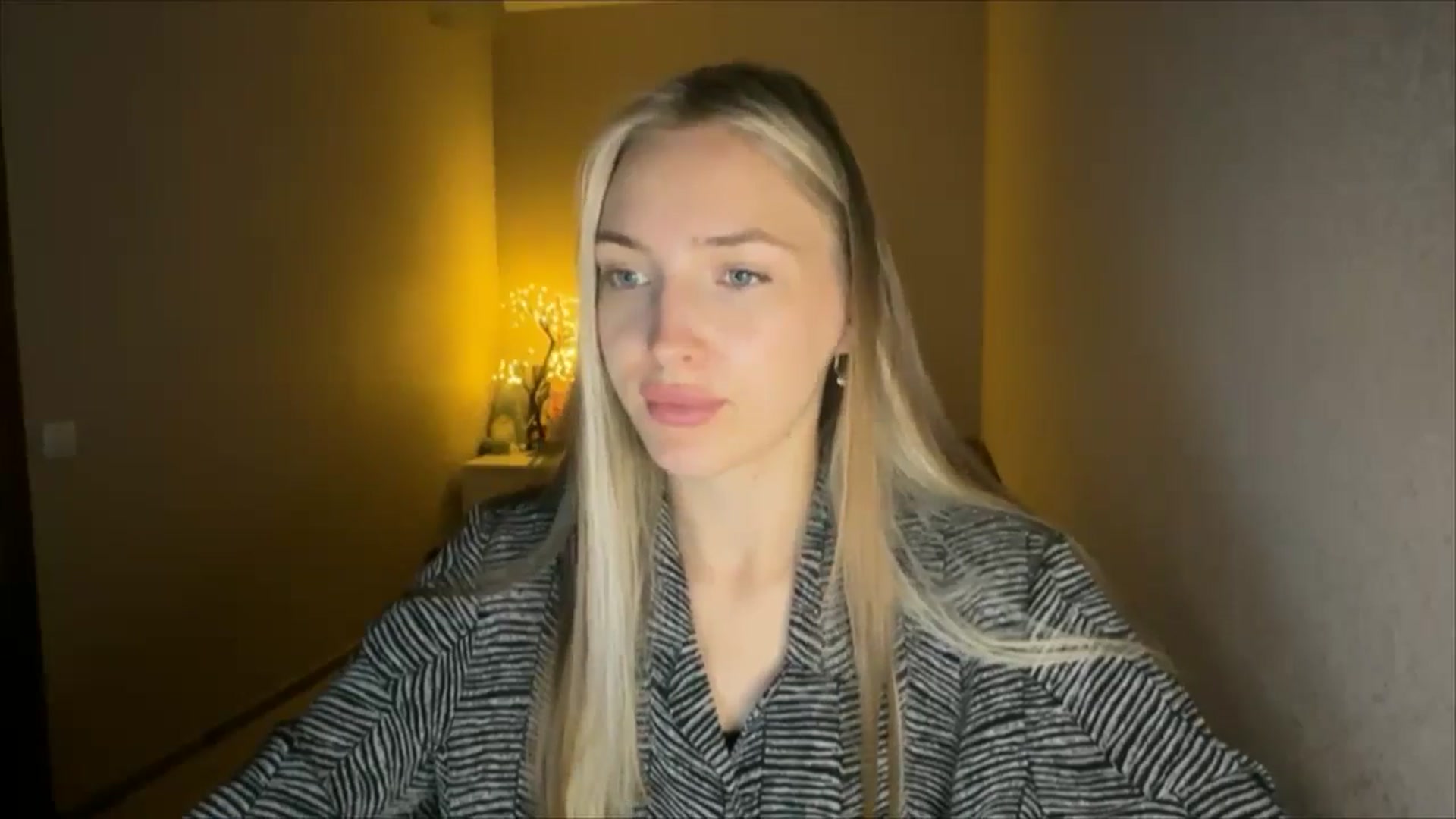 Gallery image thumbnail from My_Diana's myfreecams stream on, 09/18/2024, 19:22 image 19 of 20