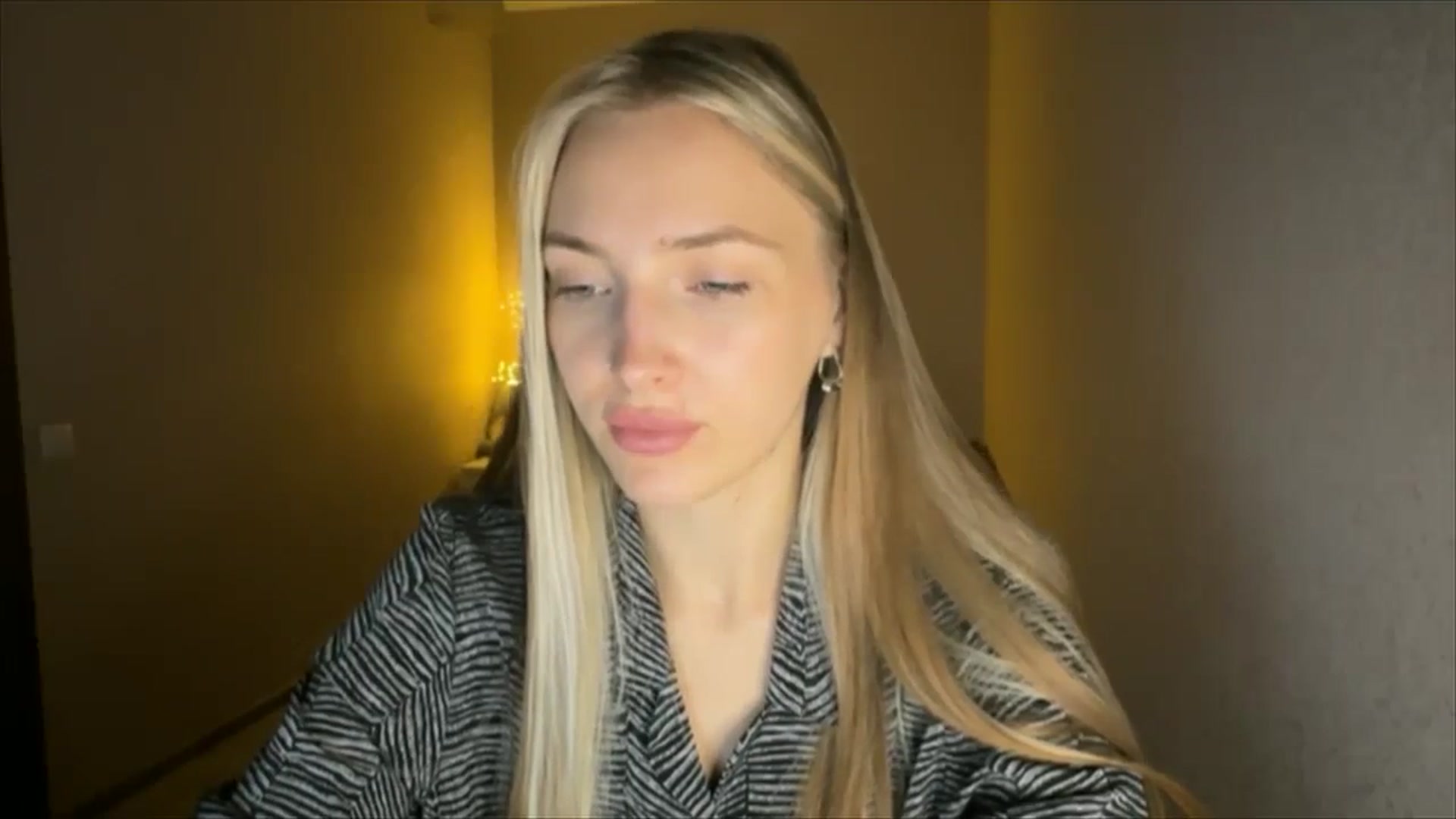Gallery image thumbnail from My_Diana's myfreecams stream on, 09/18/2024, 19:22 image 15 of 20