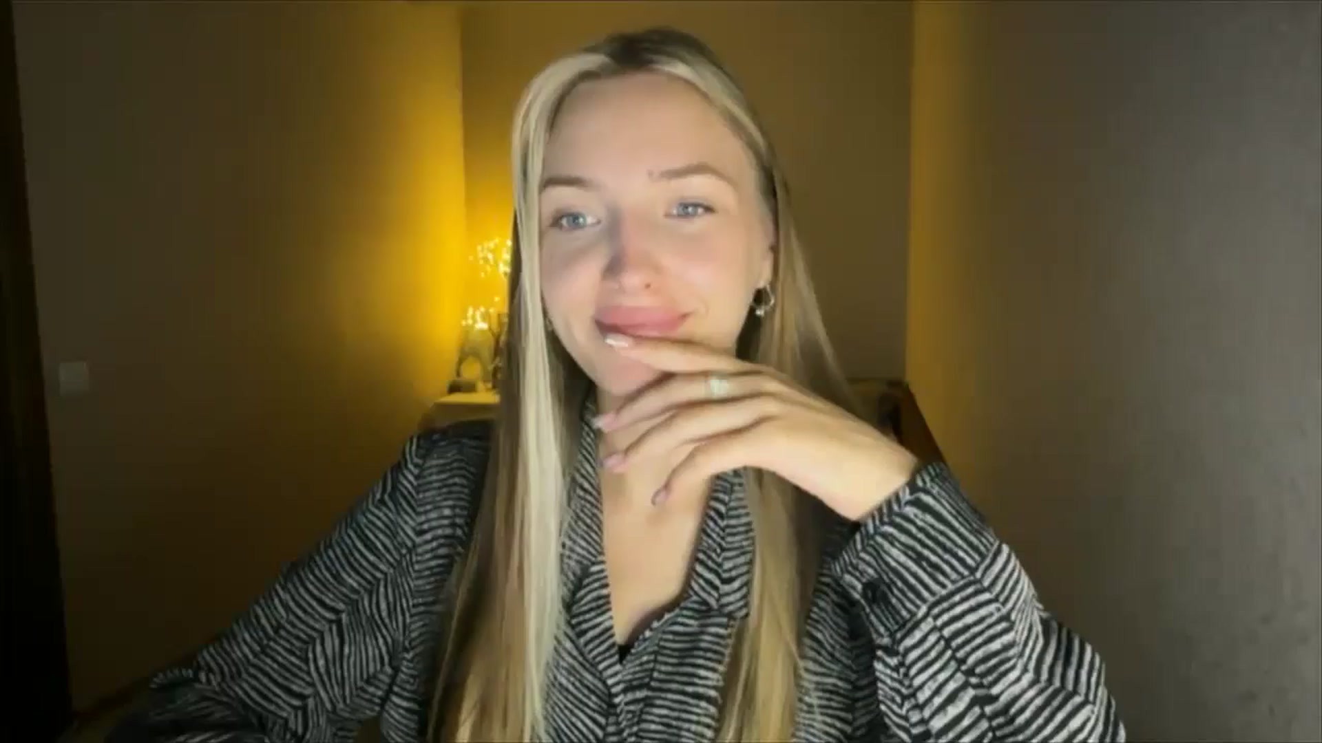 Gallery image thumbnail from My_Diana's myfreecams stream on, 09/18/2024, 19:22 image 4 of 20