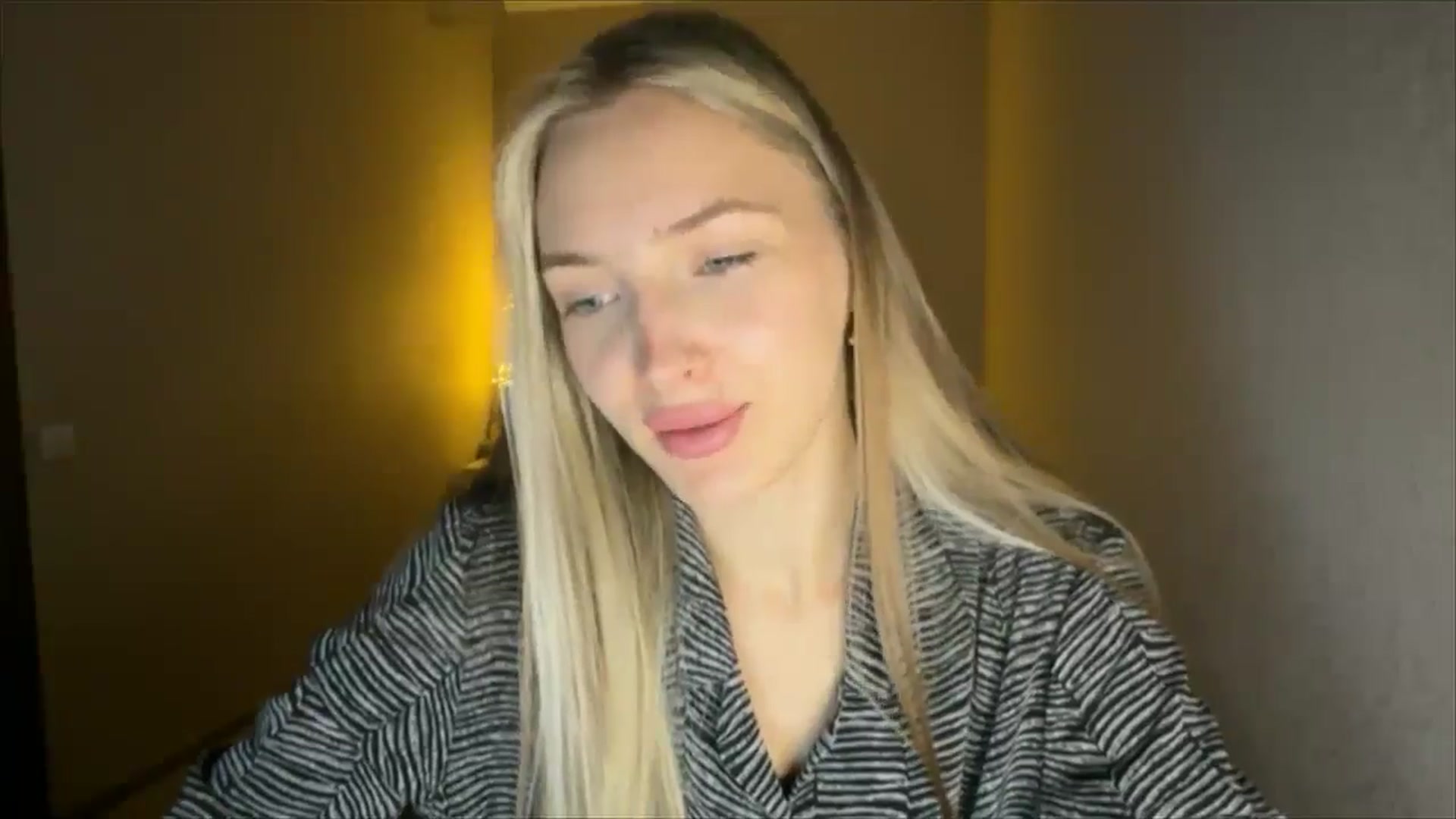 Gallery image thumbnail from My_Diana's myfreecams stream on, 09/18/2024, 19:22 image 16 of 20