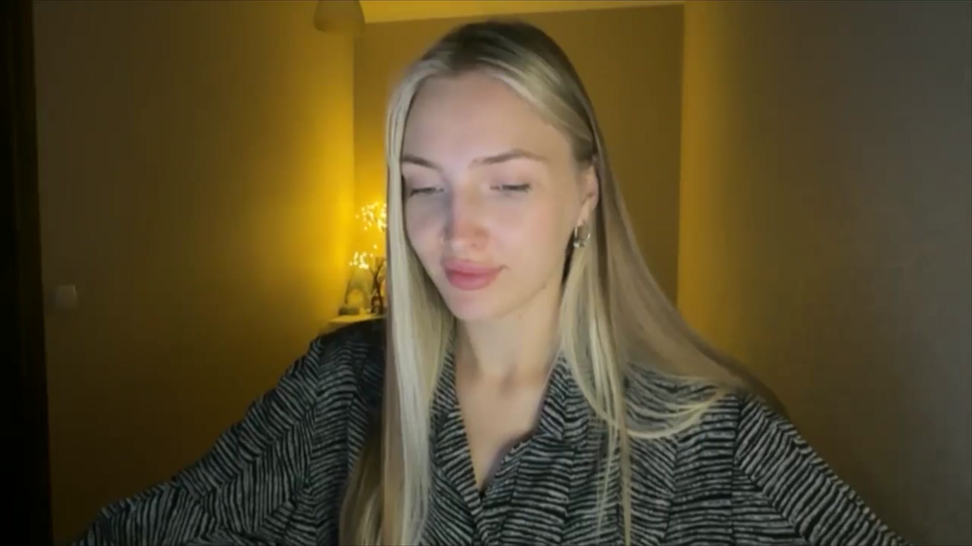 Gallery image thumbnail from My_Diana's myfreecams stream on, 09/18/2024, 22:08 image 13 of 20