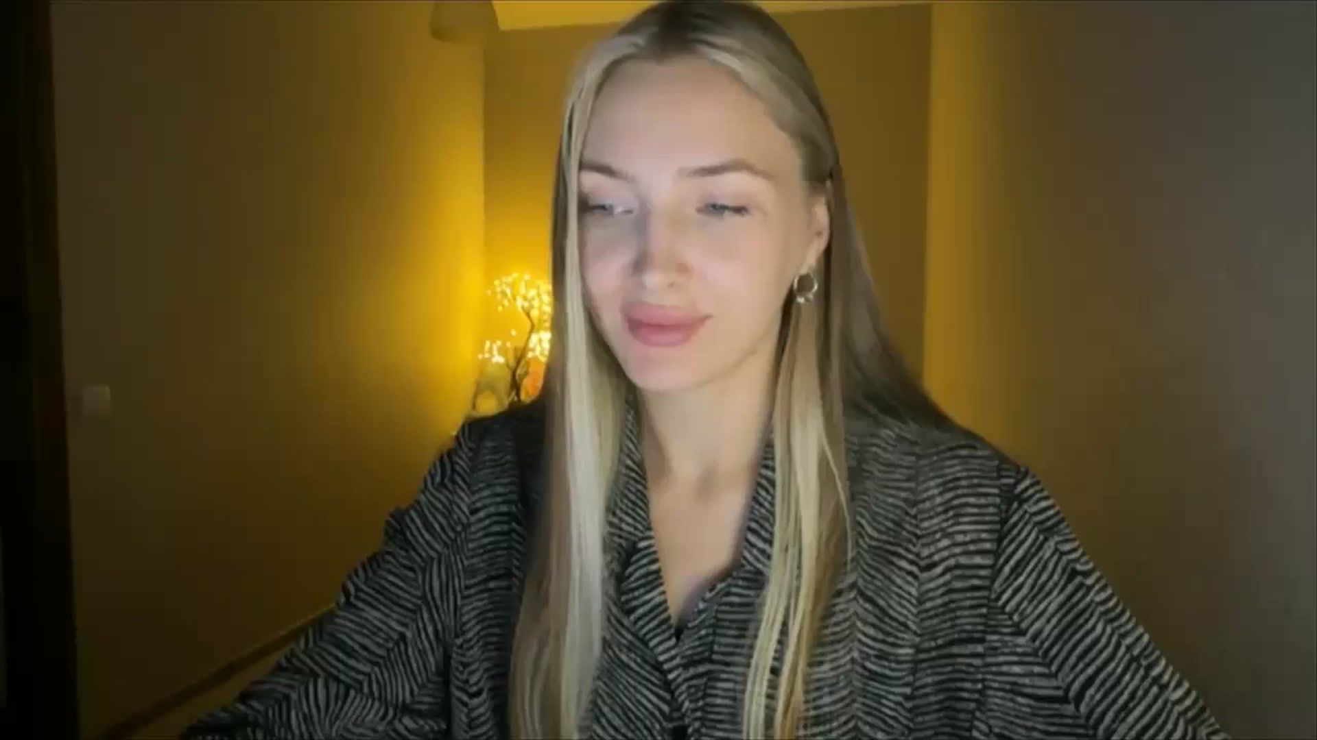 Gallery image thumbnail from My_Diana's myfreecams stream on, 09/18/2024, 22:08 image 17 of 20
