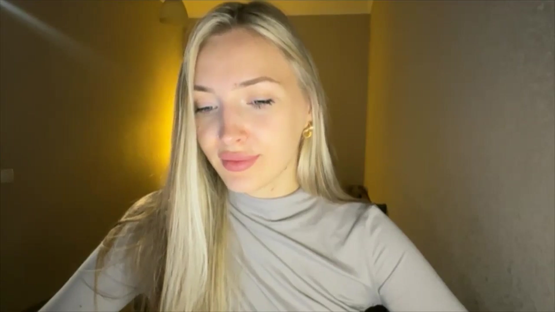 Gallery image thumbnail from My_Diana's myfreecams stream on, 09/19/2024, 18:49 image 16 of 20