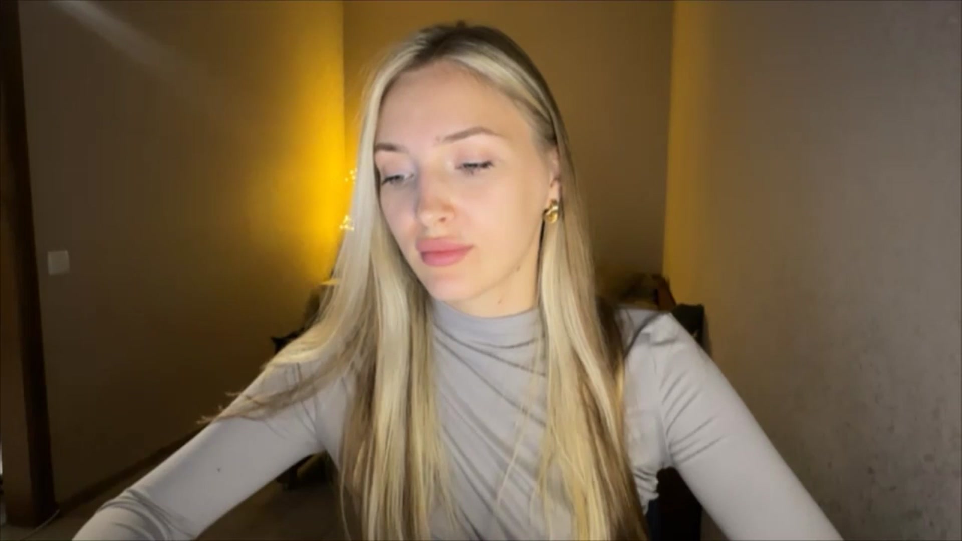 Gallery image thumbnail from My_Diana's myfreecams stream on, 09/19/2024, 20:34 image 12 of 20