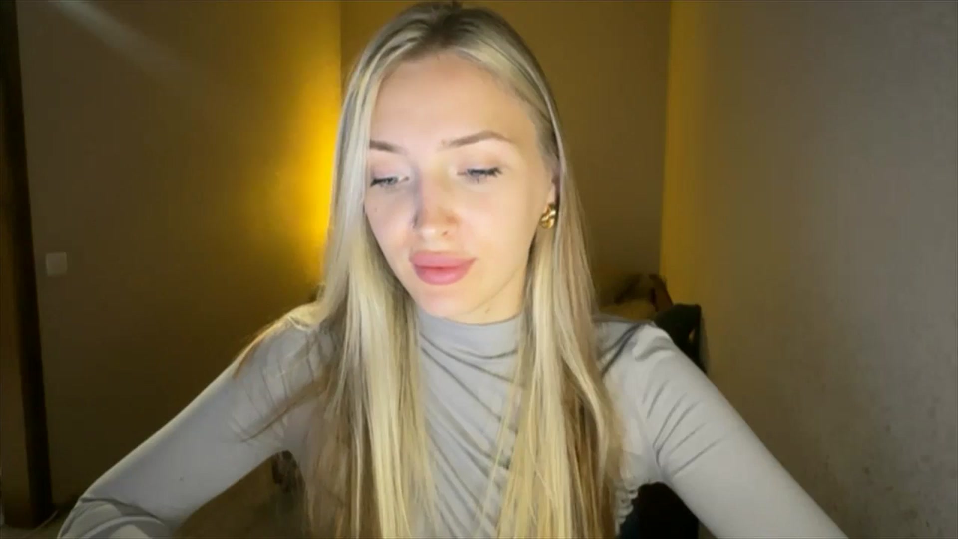 Gallery image thumbnail from My_Diana's myfreecams stream on, 09/19/2024, 20:34 image 9 of 20