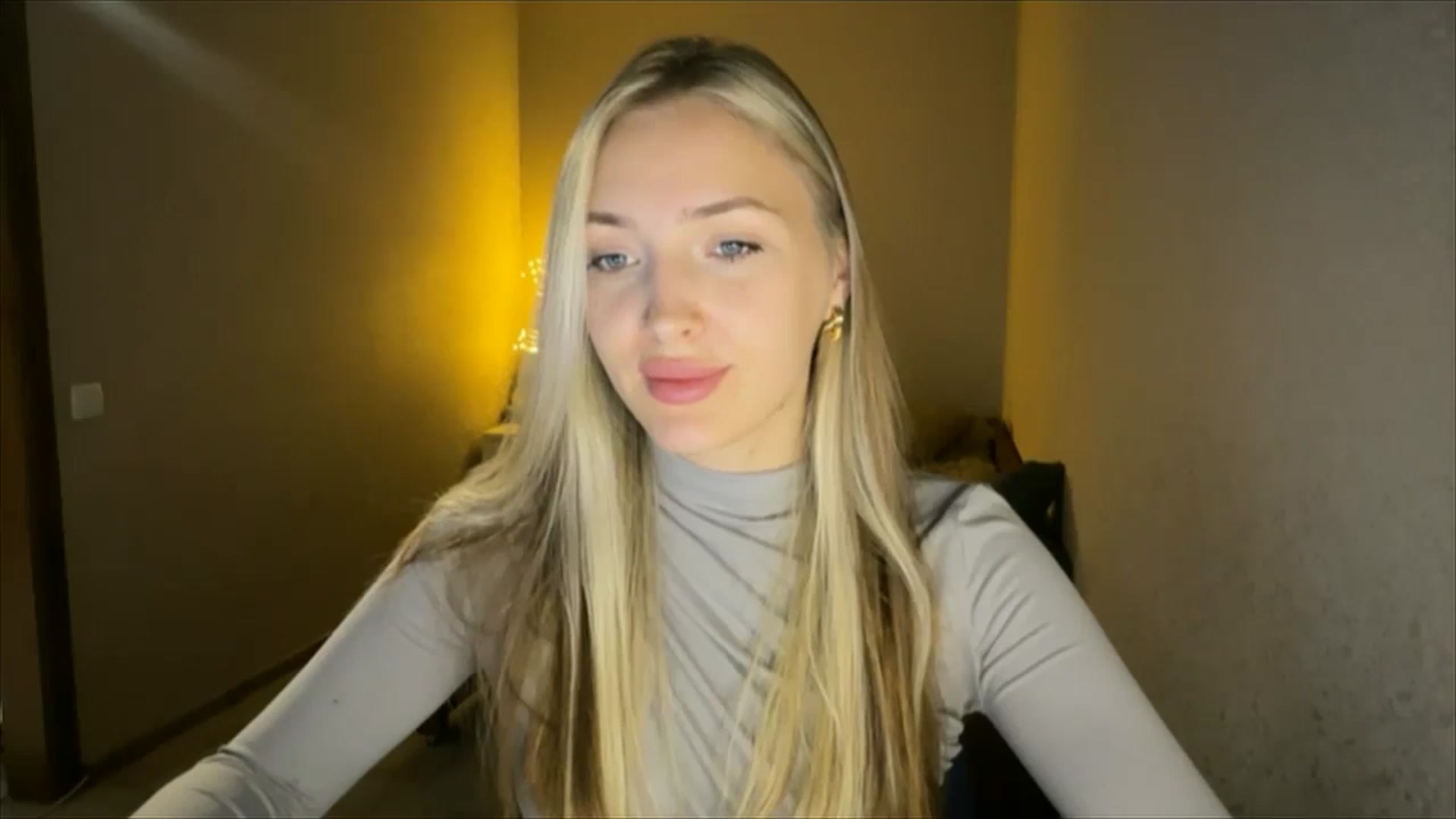 Gallery image thumbnail from My_Diana's myfreecams stream on, 09/19/2024, 20:34 image 8 of 20