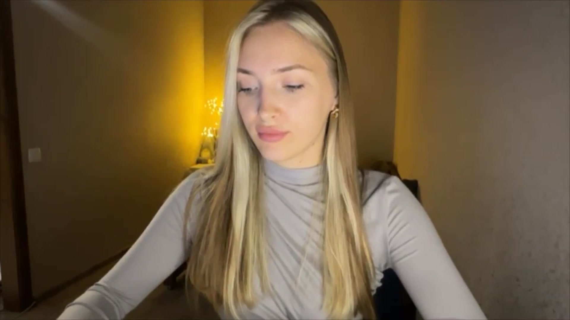 Gallery image thumbnail from My_Diana's myfreecams stream on, 09/19/2024, 20:34 image 14 of 20