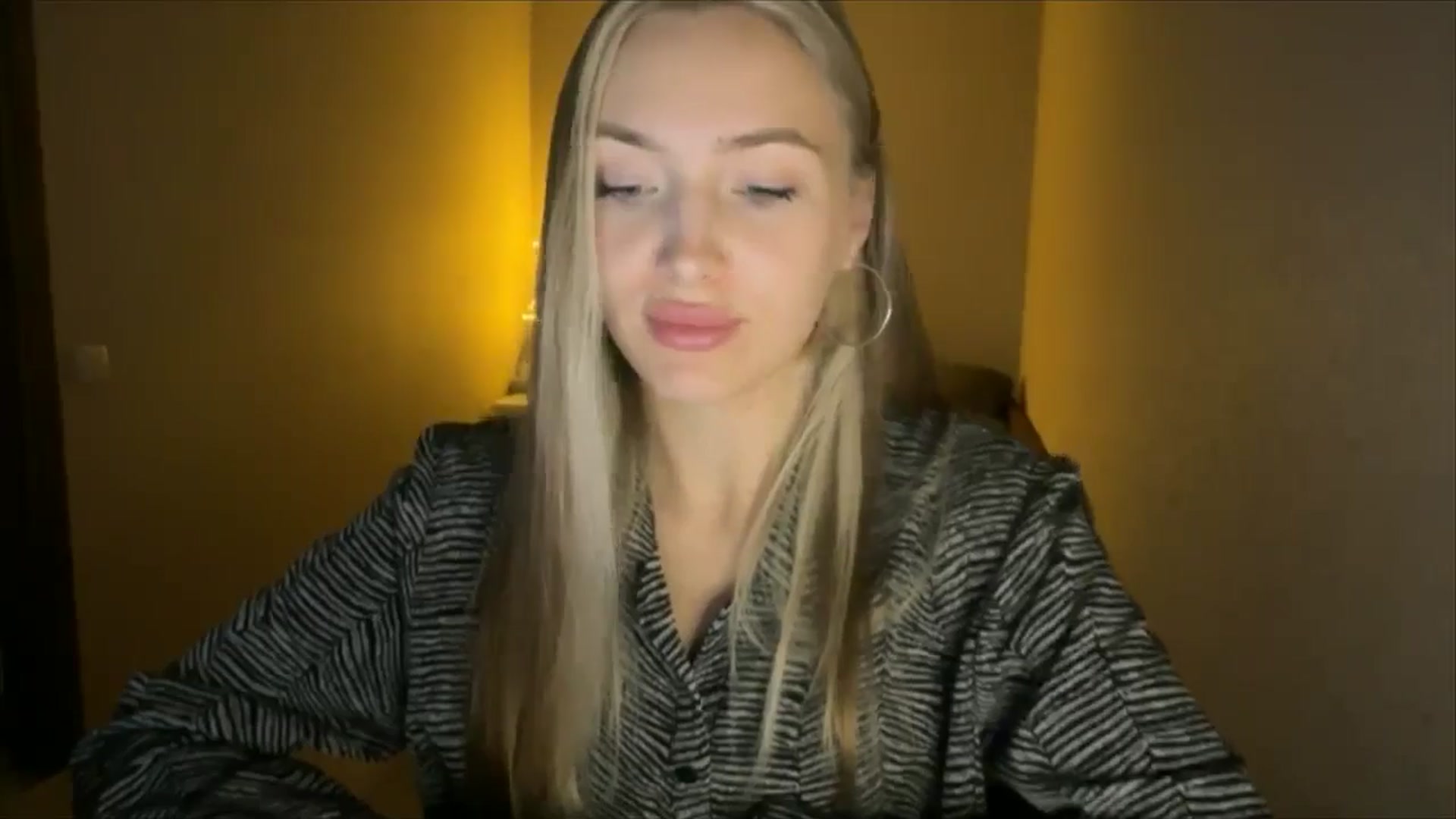 Gallery image thumbnail from My_Diana's myfreecams stream on, 09/21/2024, 19:43 image 16 of 20