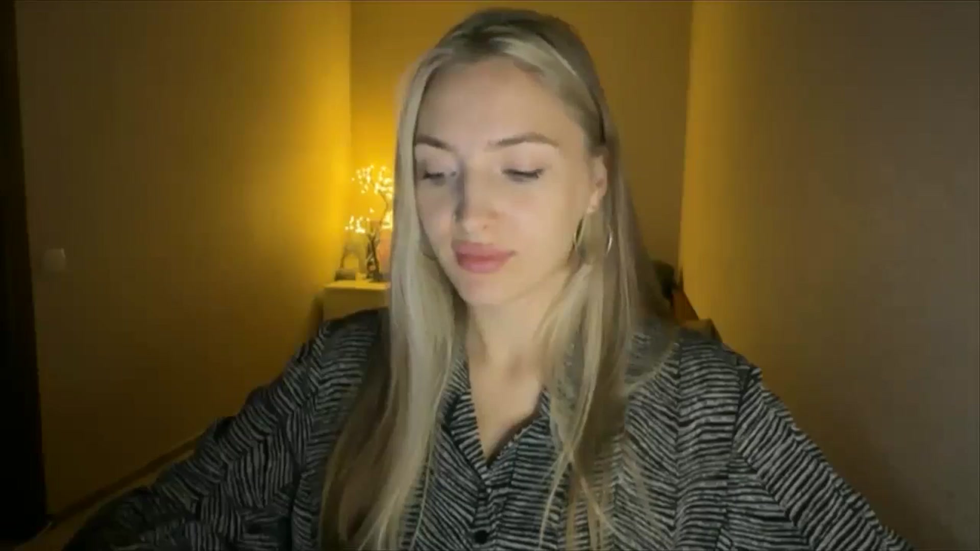 Gallery image thumbnail from My_Diana's myfreecams stream on, 09/21/2024, 19:43 image 8 of 20