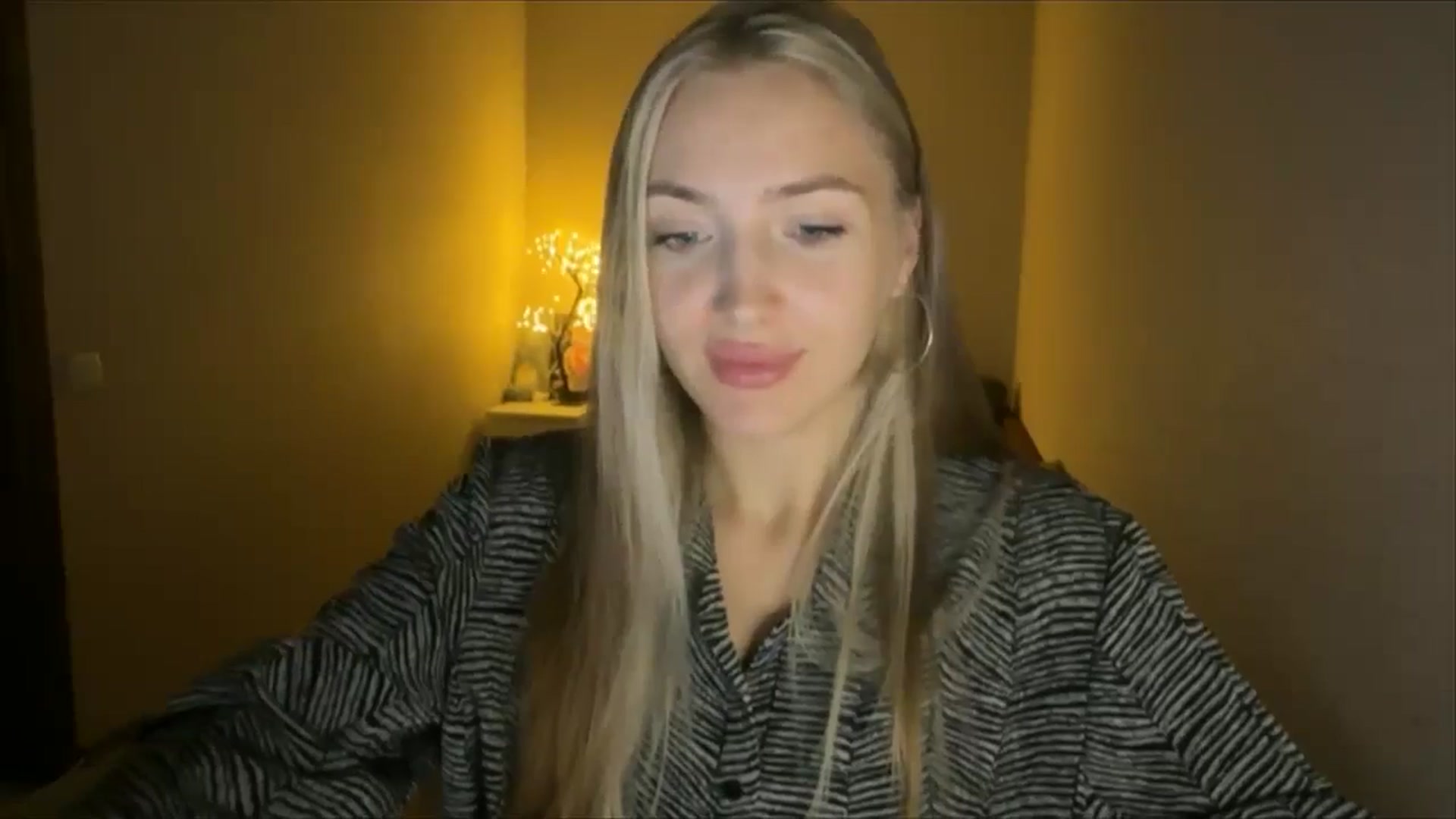 Gallery image thumbnail from My_Diana's myfreecams stream on, 09/21/2024, 19:43 image 15 of 20
