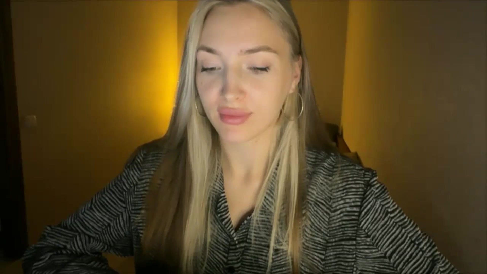 Gallery image thumbnail from My_Diana's myfreecams stream on, 09/21/2024, 19:43 image 19 of 20