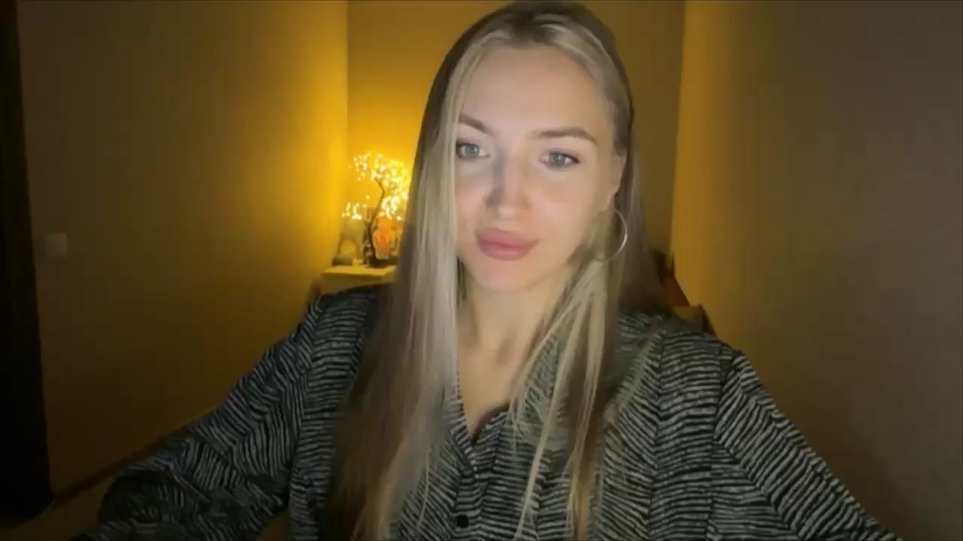 Gallery image thumbnail from My_Diana's myfreecams stream on, 09/21/2024, 19:43 image 14 of 20