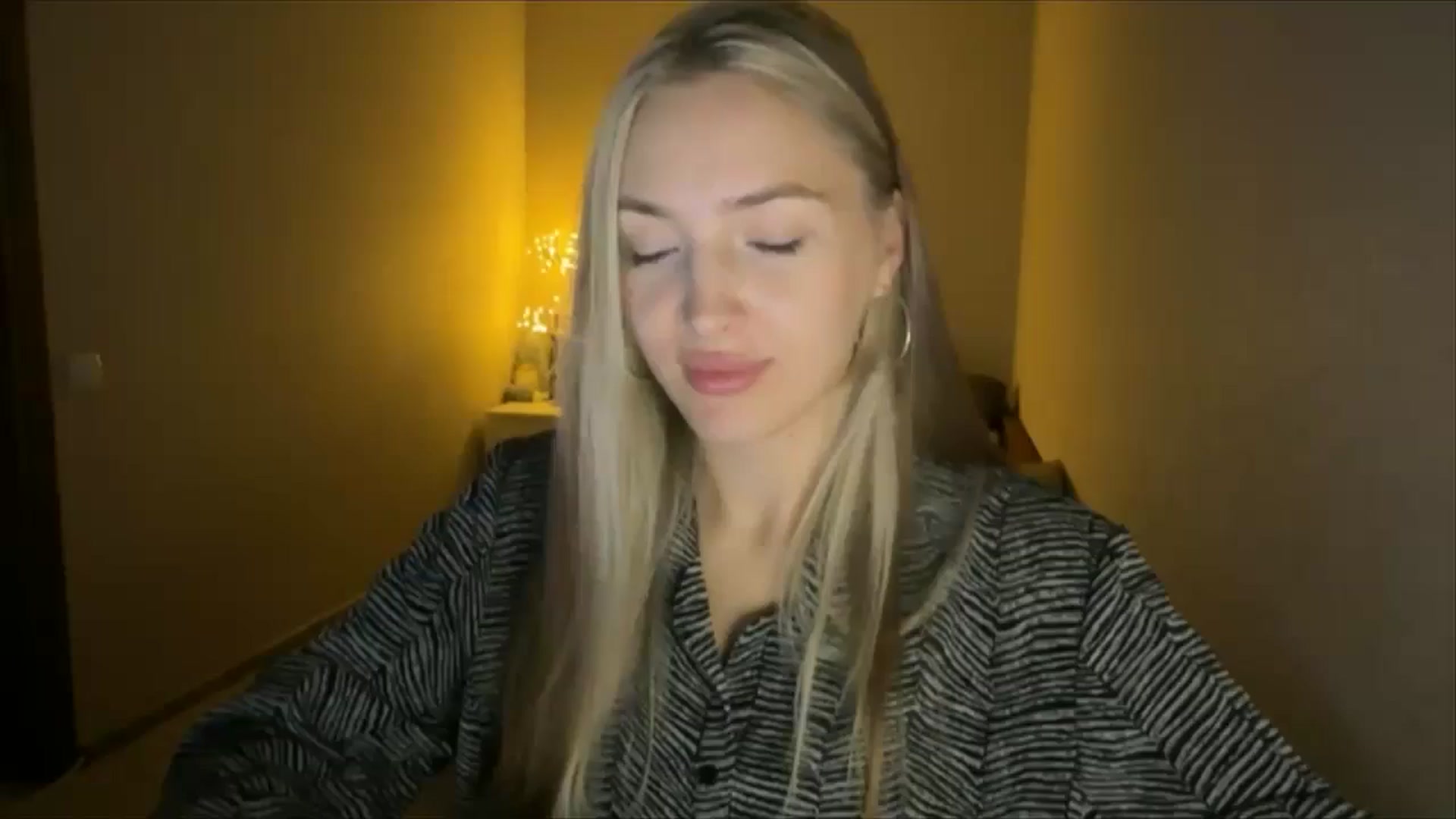 Gallery image thumbnail from My_Diana's myfreecams stream on, 09/21/2024, 19:43 image 12 of 20