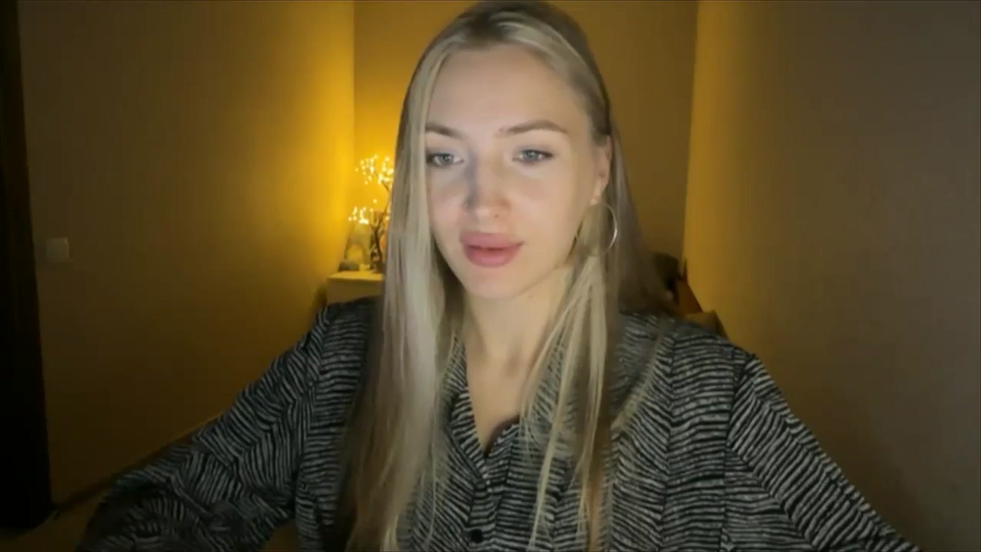 Gallery image thumbnail from My_Diana's myfreecams stream on, 09/21/2024, 19:43 image 13 of 20