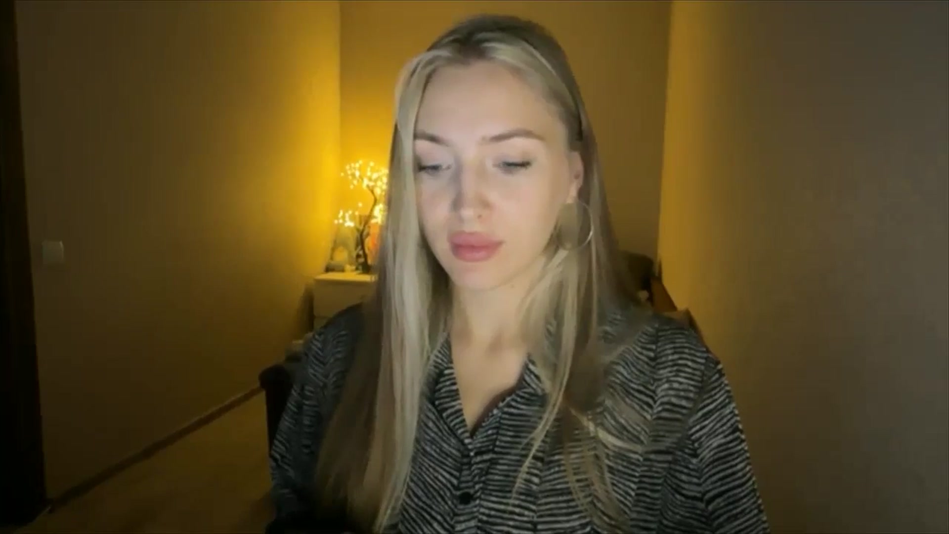 Gallery image thumbnail from My_Diana's myfreecams stream on, 09/21/2024, 19:43 image 7 of 20