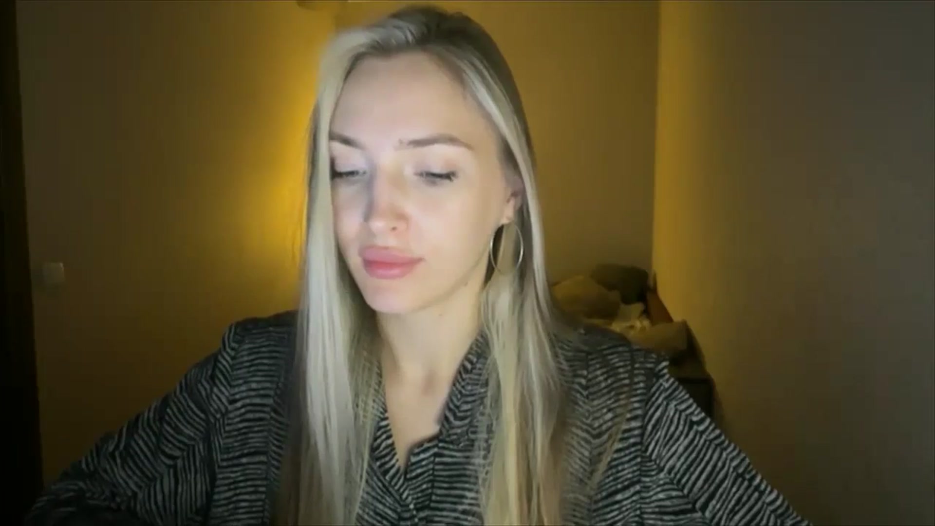 Gallery image thumbnail from My_Diana's myfreecams stream on, 09/21/2024, 22:15 image 17 of 20
