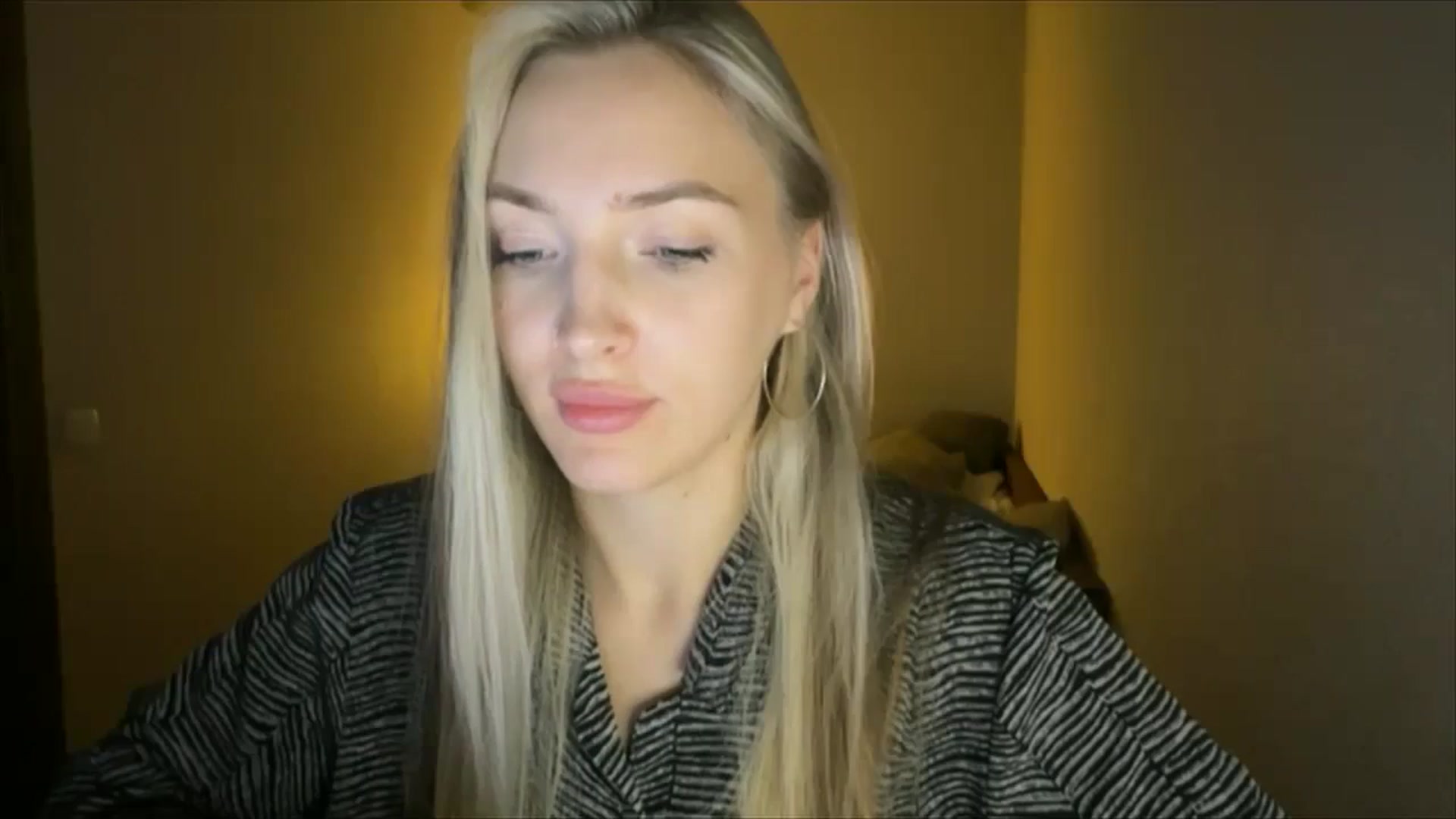 Gallery image thumbnail from My_Diana's myfreecams stream on, 09/21/2024, 22:15 image 14 of 20