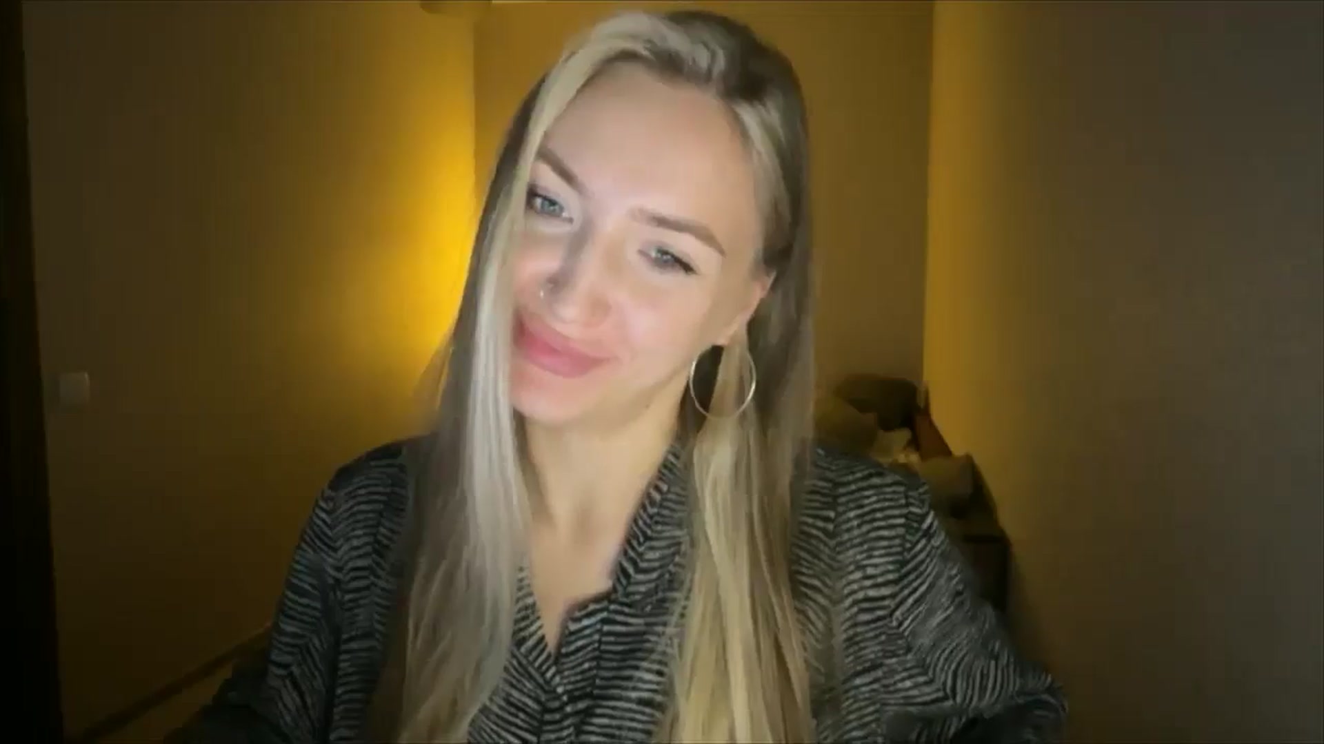 Gallery image thumbnail from My_Diana's myfreecams stream on, 09/21/2024, 22:15 image 13 of 20