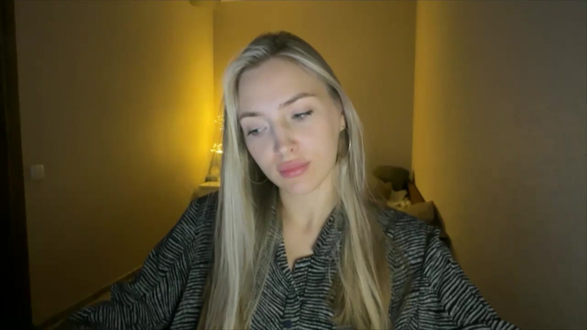 Gallery image thumbnail from My_Diana's myfreecams stream on, 09/21/2024, 22:15 image 12 of 20