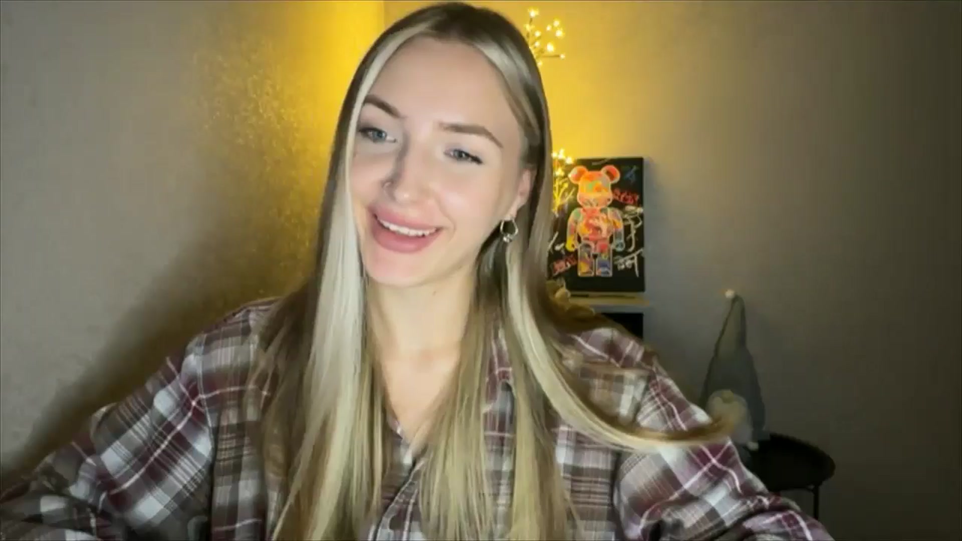Gallery image thumbnail from My_Diana's myfreecams stream on, 10/03/2024, 21:27 image 4 of 20