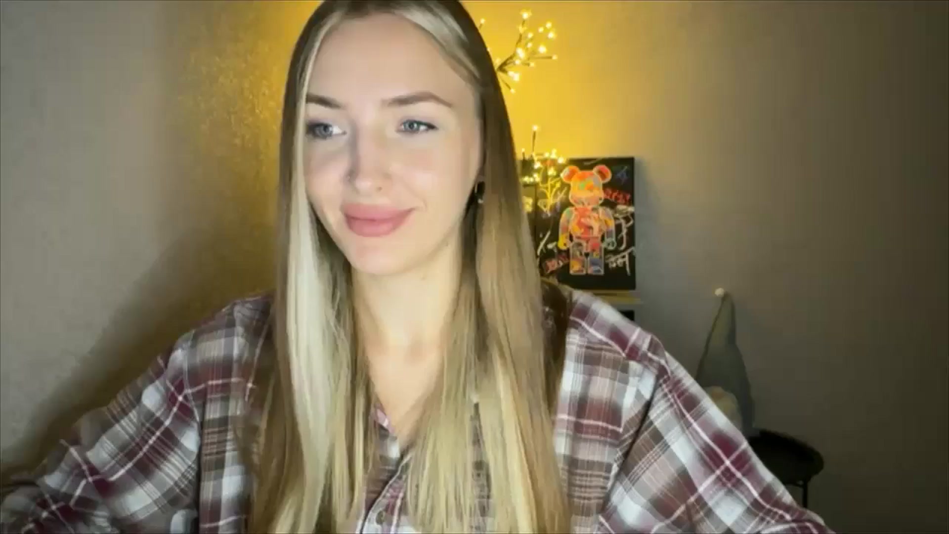Gallery image thumbnail from My_Diana's myfreecams stream on, 10/03/2024, 21:27 image 14 of 20