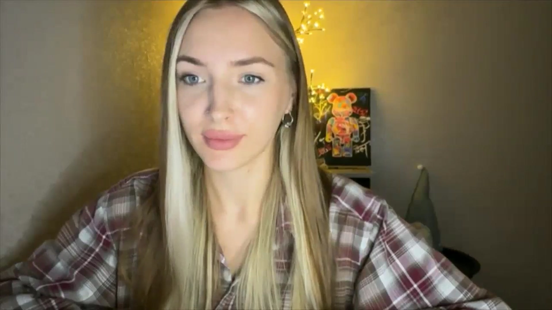 Gallery image thumbnail from My_Diana's myfreecams stream on, 10/03/2024, 21:27 image 7 of 20