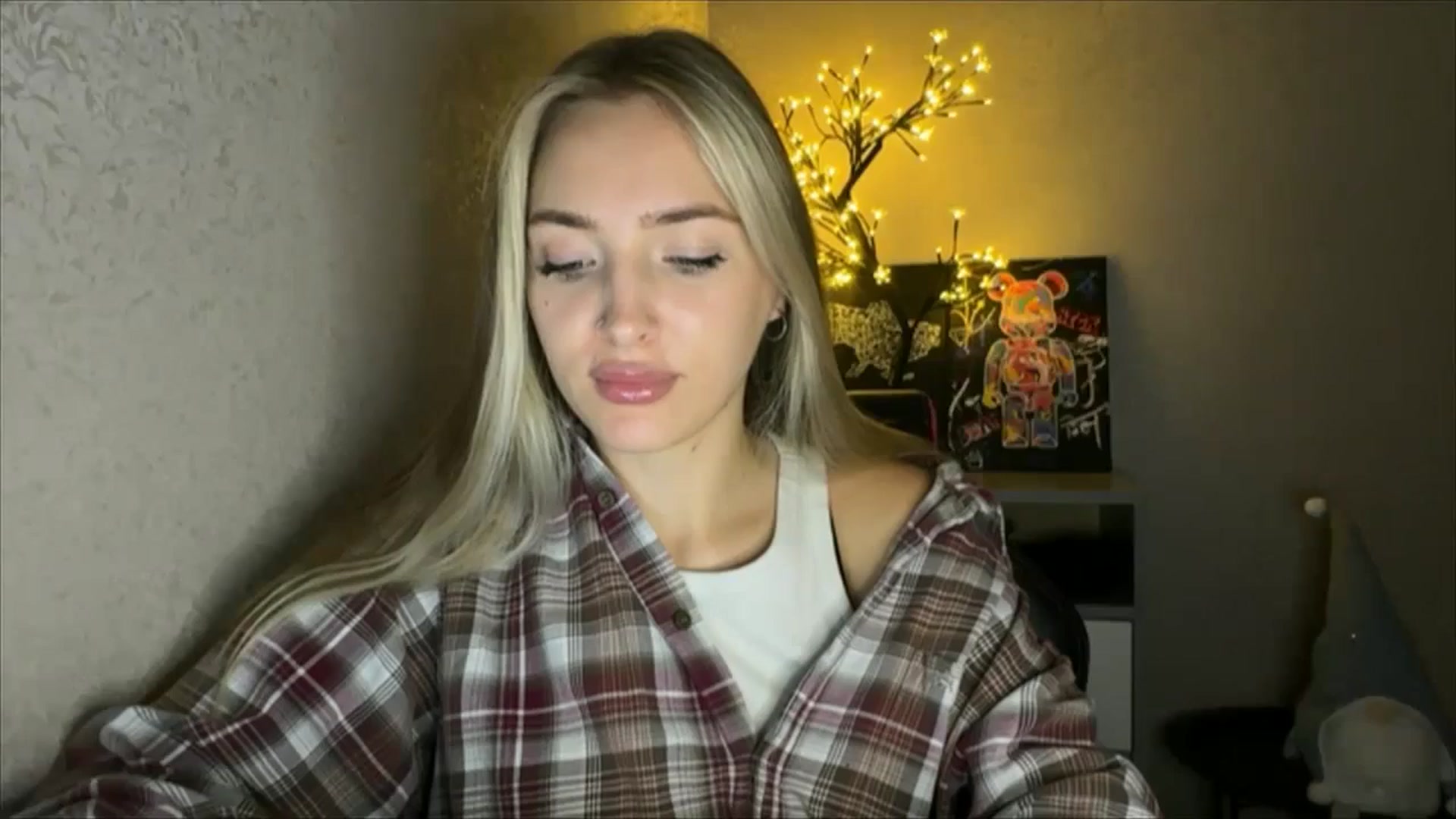 Gallery image thumbnail from My_Diana's myfreecams stream on, 10/08/2024, 20:14 image 9 of 20