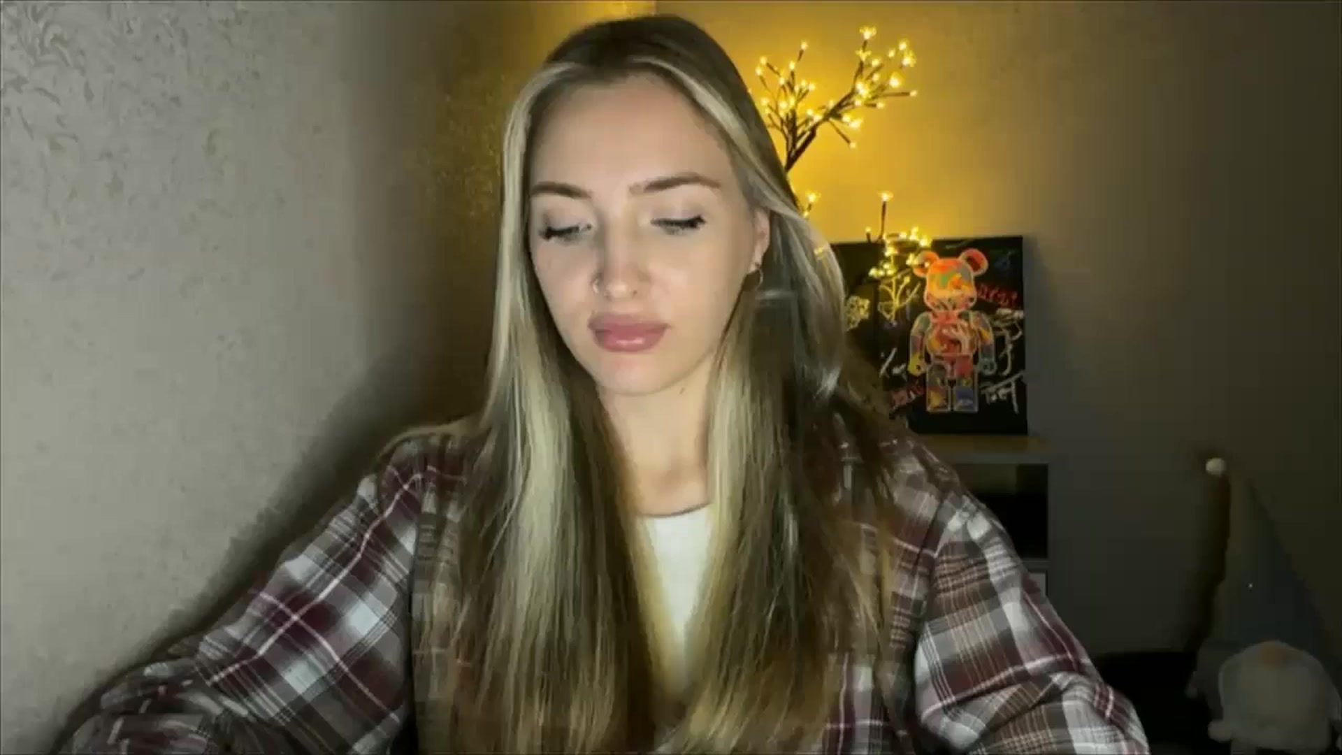 Gallery image thumbnail from My_Diana's myfreecams stream on, 10/08/2024, 20:14 image 16 of 20