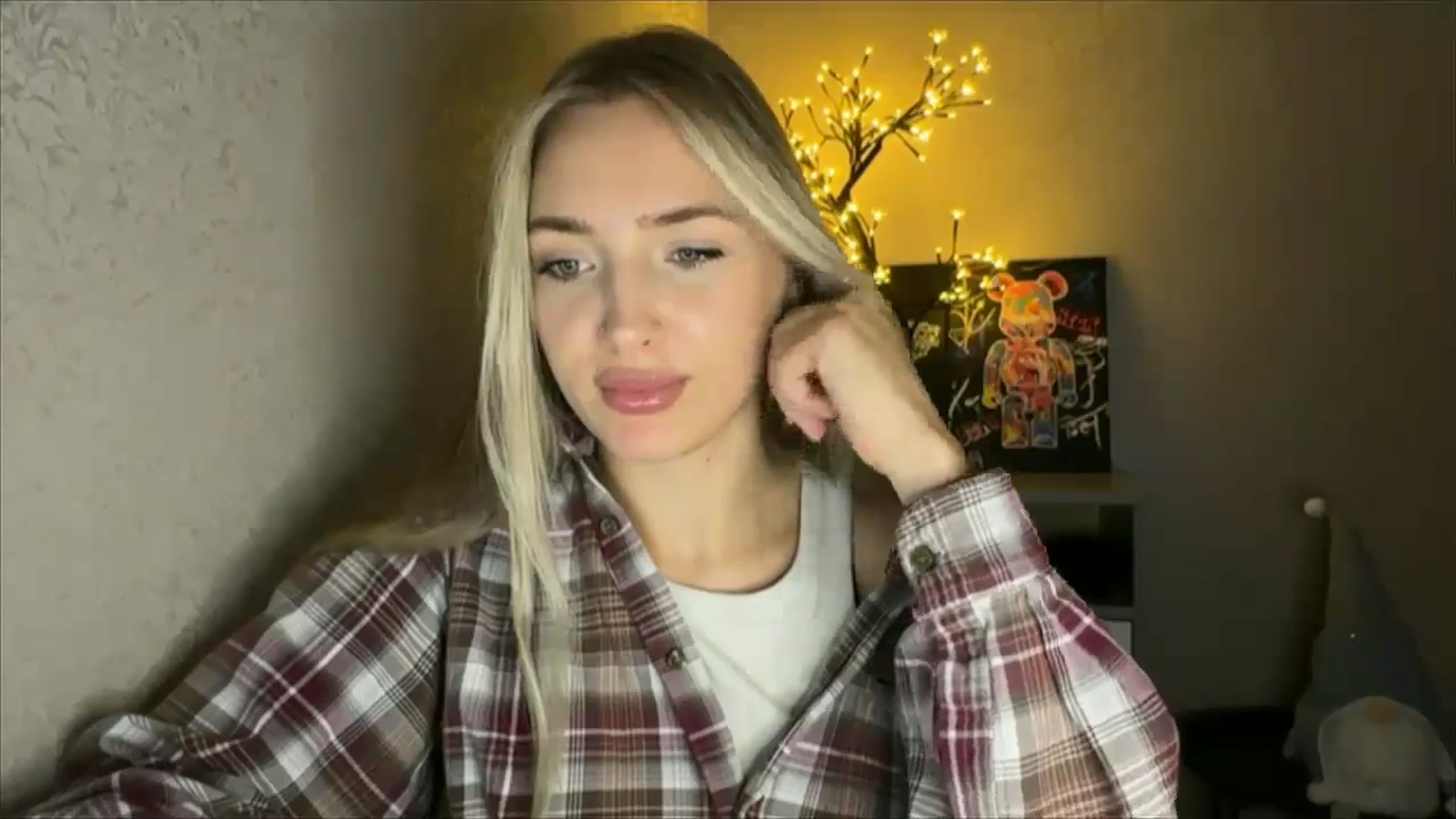 Gallery image thumbnail from My_Diana's myfreecams stream on, 10/08/2024, 20:14 image 7 of 20