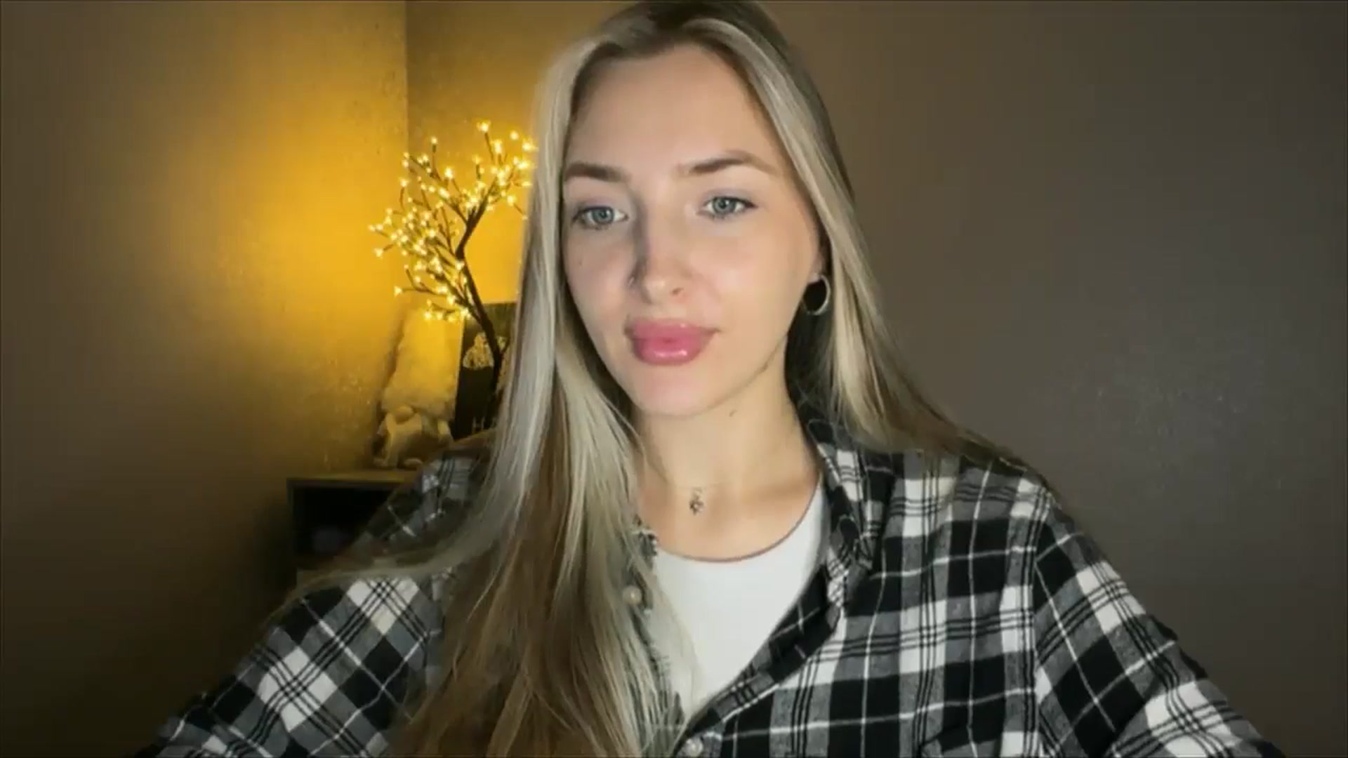 Gallery image thumbnail from My_Diana's myfreecams stream on, 10/13/2024, 22:18 image 19 of 20