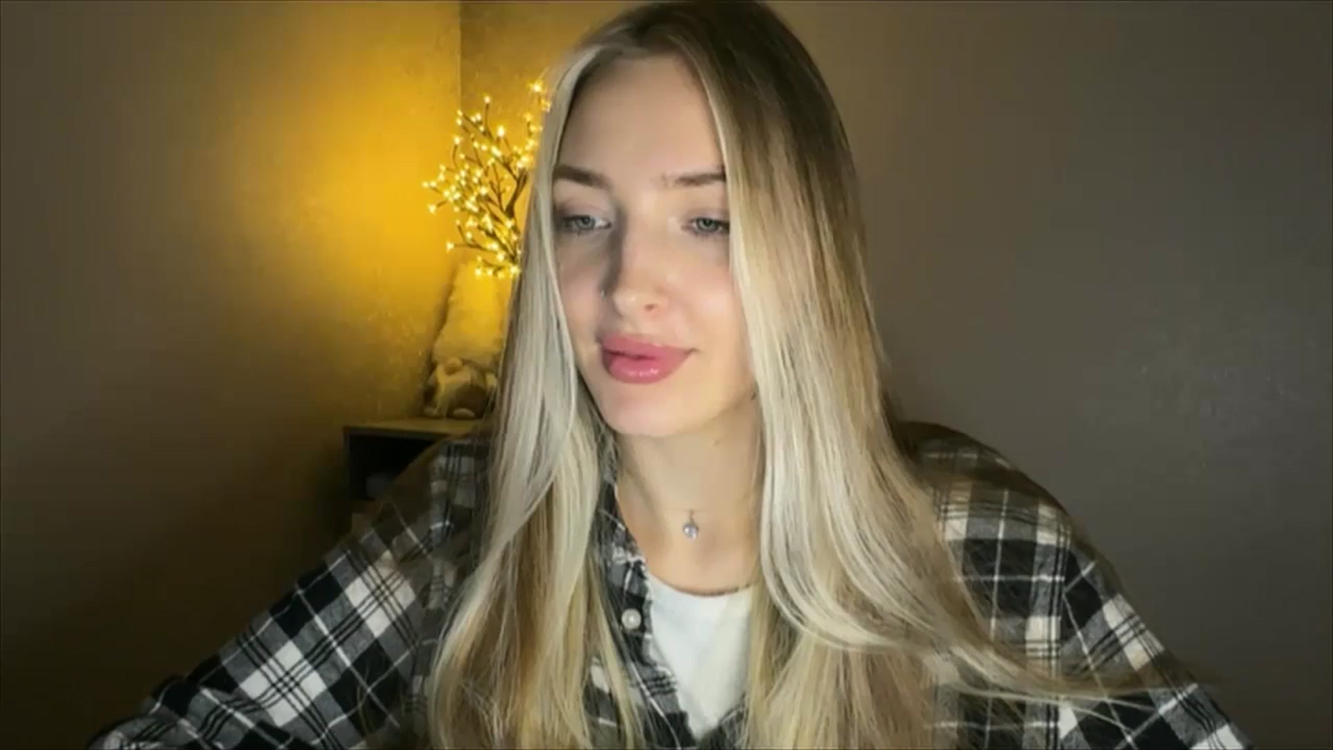 Gallery image thumbnail from My_Diana's myfreecams stream on, 10/13/2024, 22:18 image 14 of 20