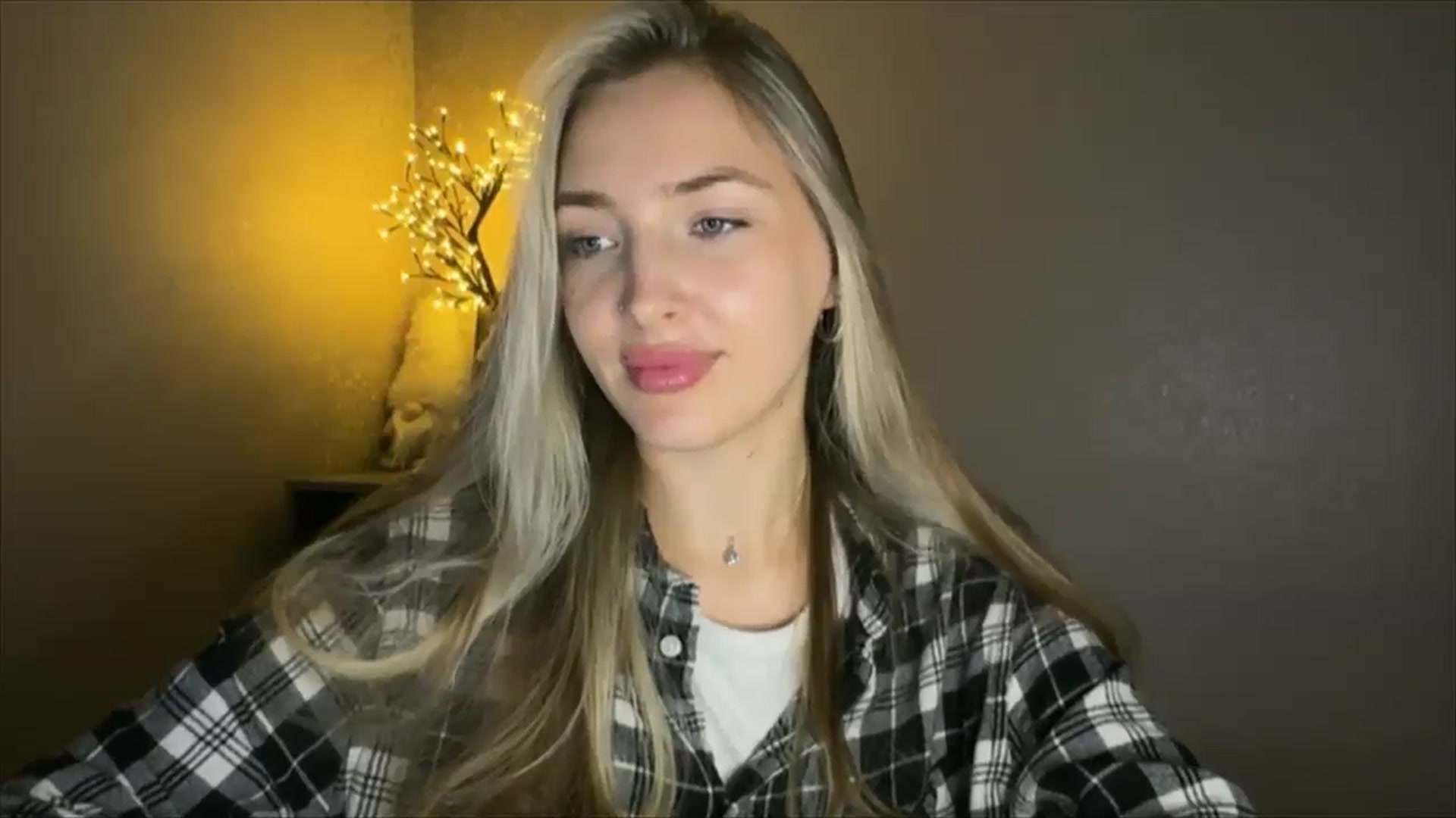 Gallery image thumbnail from My_Diana's myfreecams stream on, 10/13/2024, 22:18 image 15 of 20